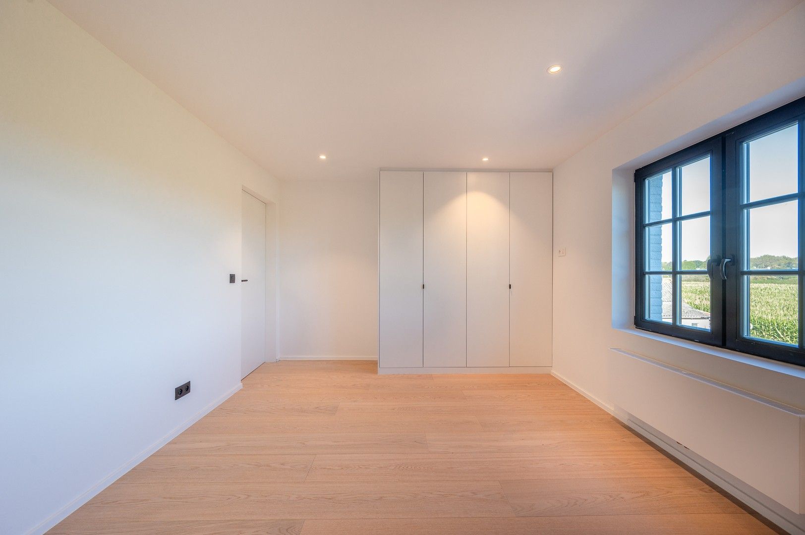 Lichtrijke woning genietend van open zichten op de velden, goed gelegen vlakbij de Kalfsmolen. foto 21