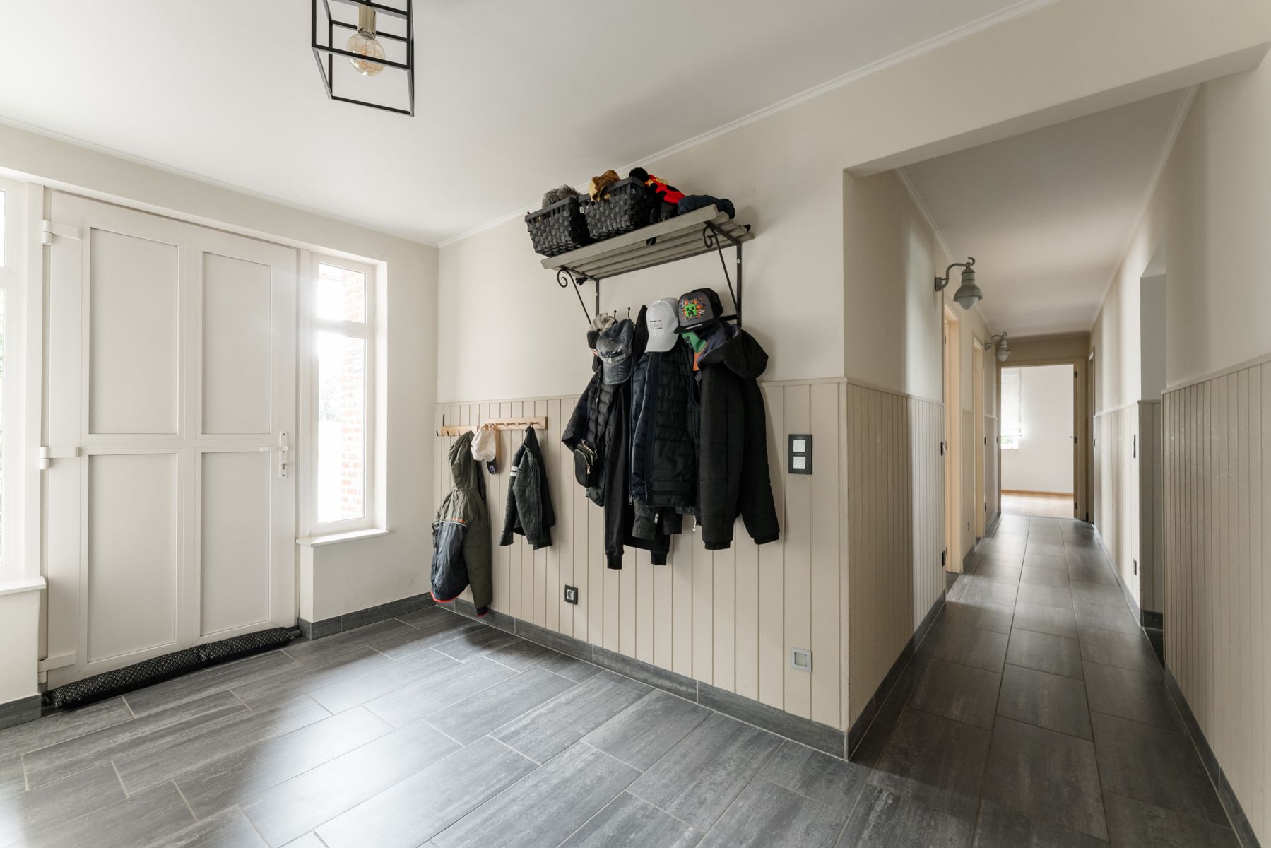 Ruime gerenoveerde woning met zwembad  foto 13