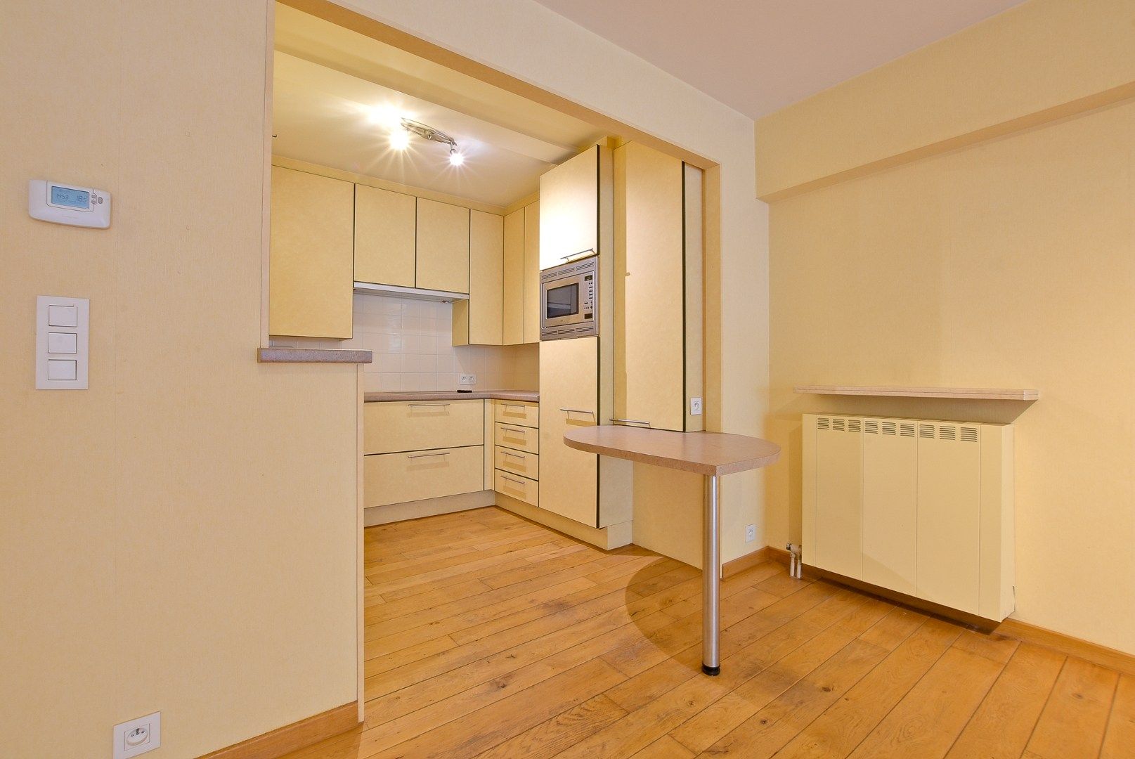 Prachtige 2/3-slaapkamer appartement (112m² + 12m²) in de winkelstraat van Nieuwpoort-stad. foto 5