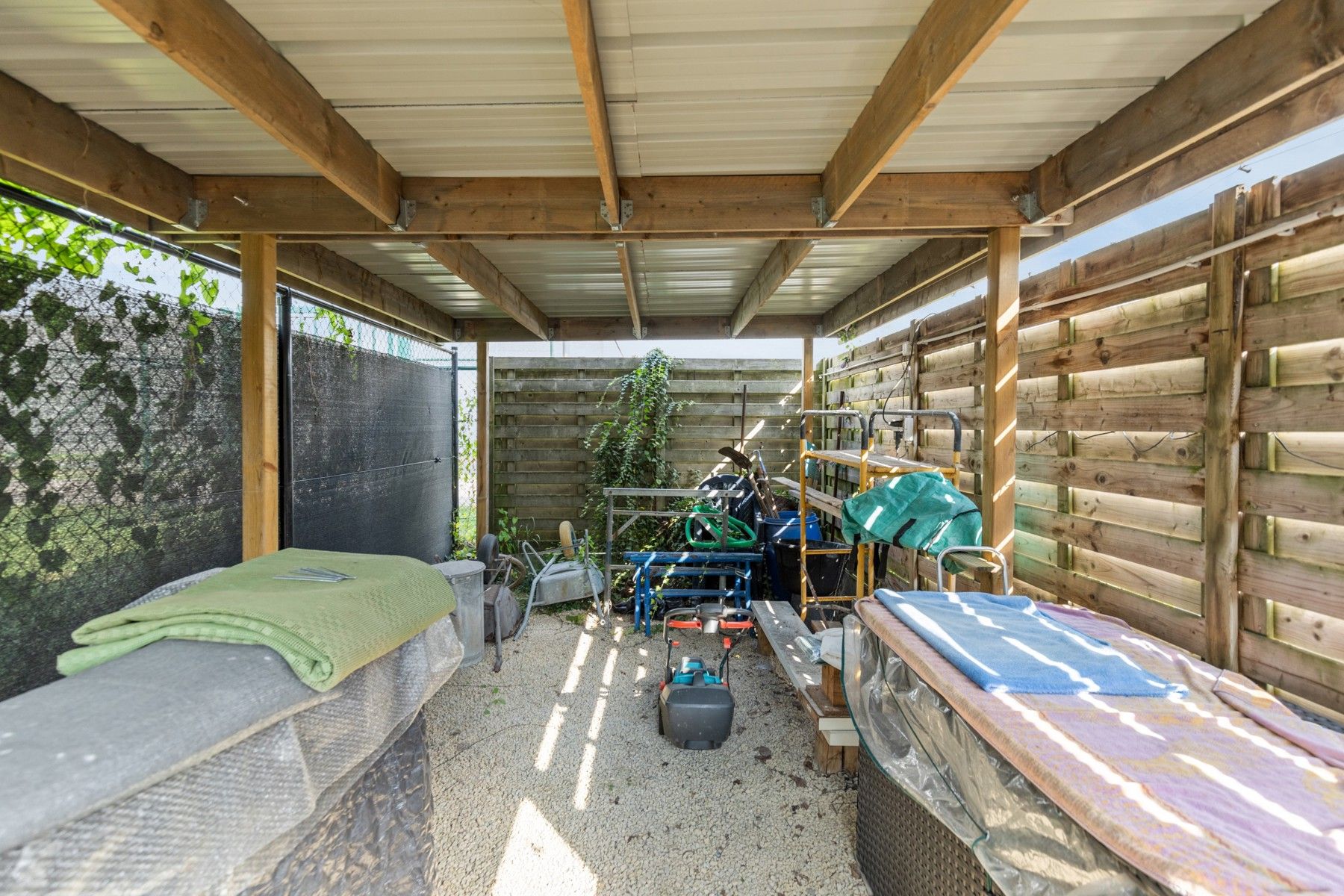 Ruime woning met prachtig onderhouden tuin foto 25