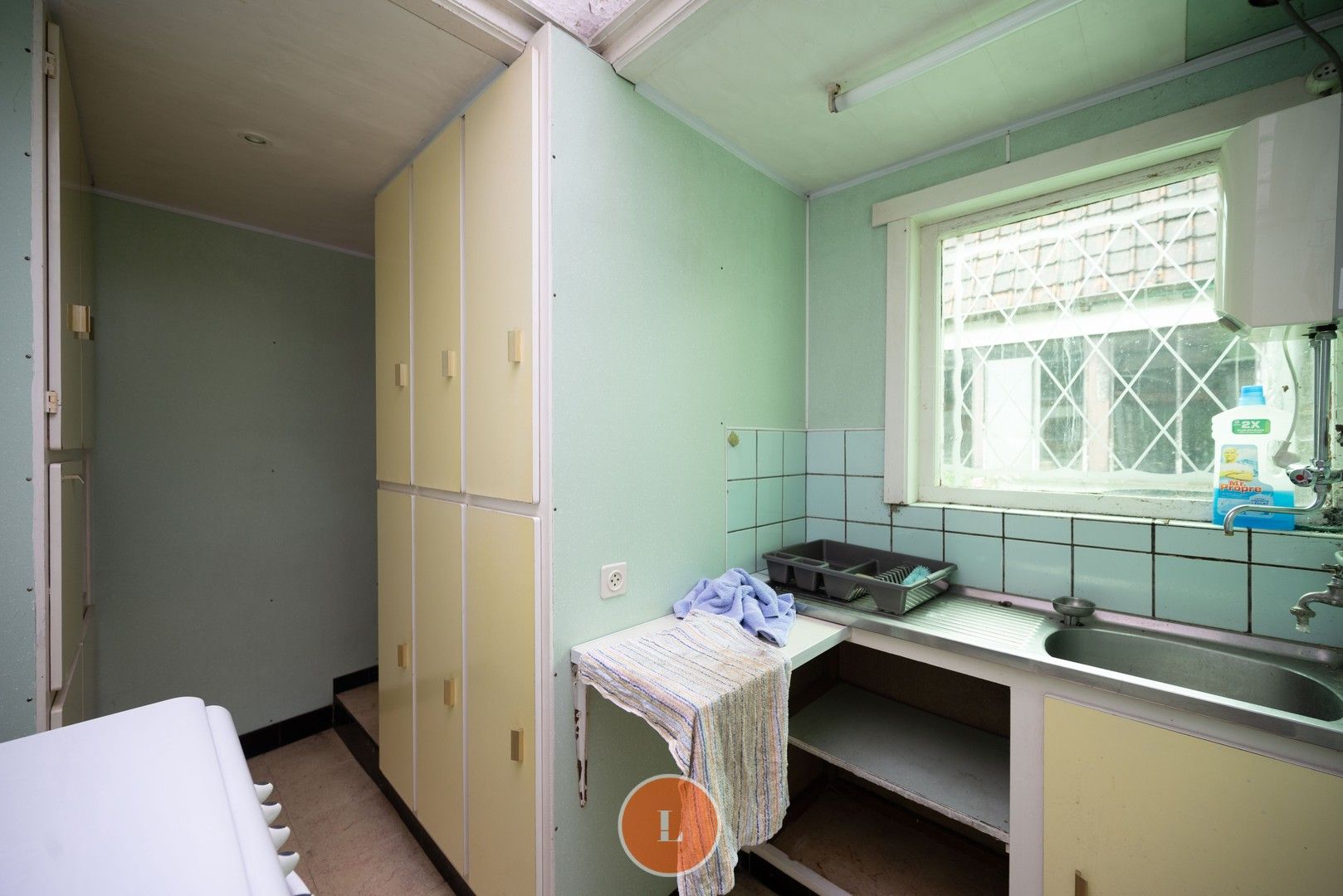 Te Koop: Ruime Woning in Centrum Menen - Perfect voor Renovatie of Projectgrond foto 8