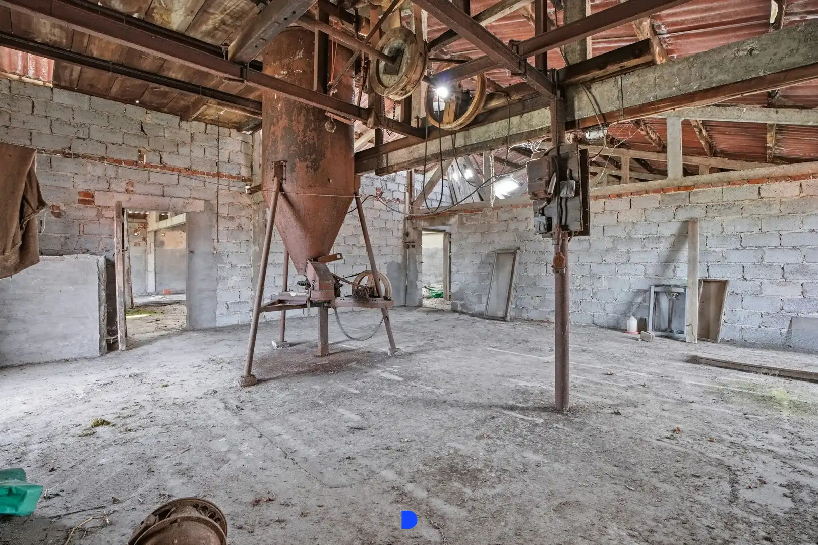 Hoeve met bijgebouwen en stallingen op 4.593m². foto 26