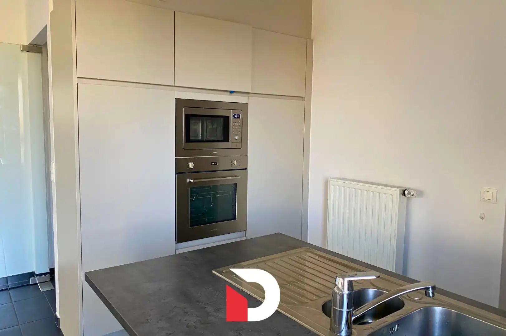 Recent appartement met 2 slaapkamer, terras en autostaanplaats foto 3
