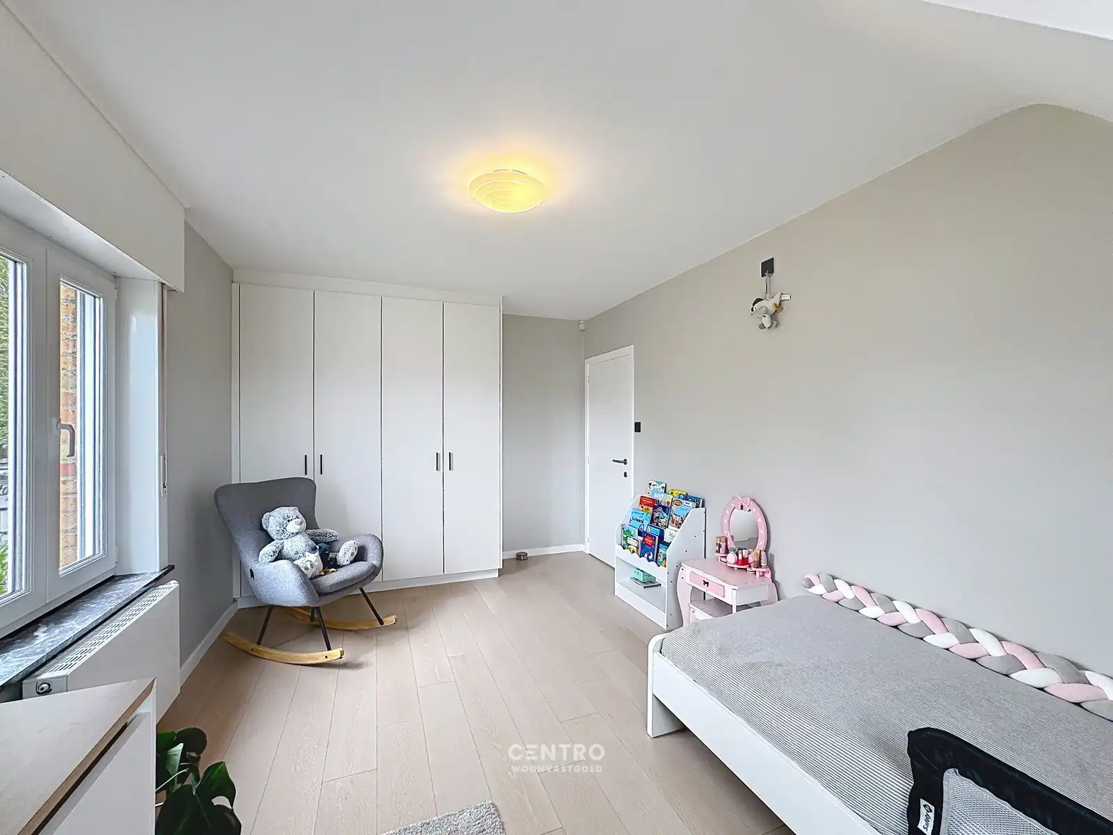GERENOVEERDE VILLA  met 5 slpks, opslagruimte en ZUIDgerichte tuin! foto 20