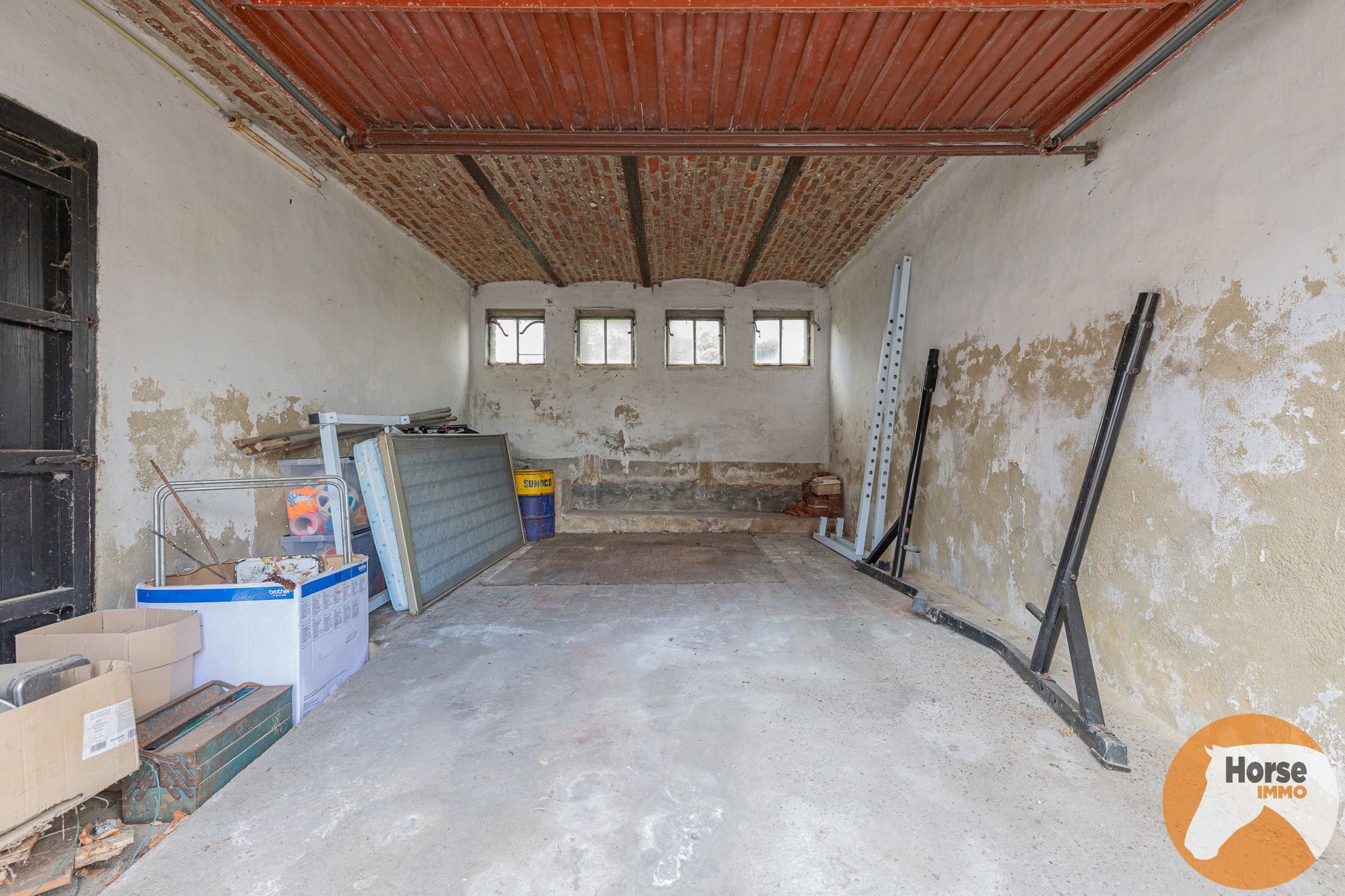 BURST - Te renoveren woning met tal van mogelijkheden foto 32