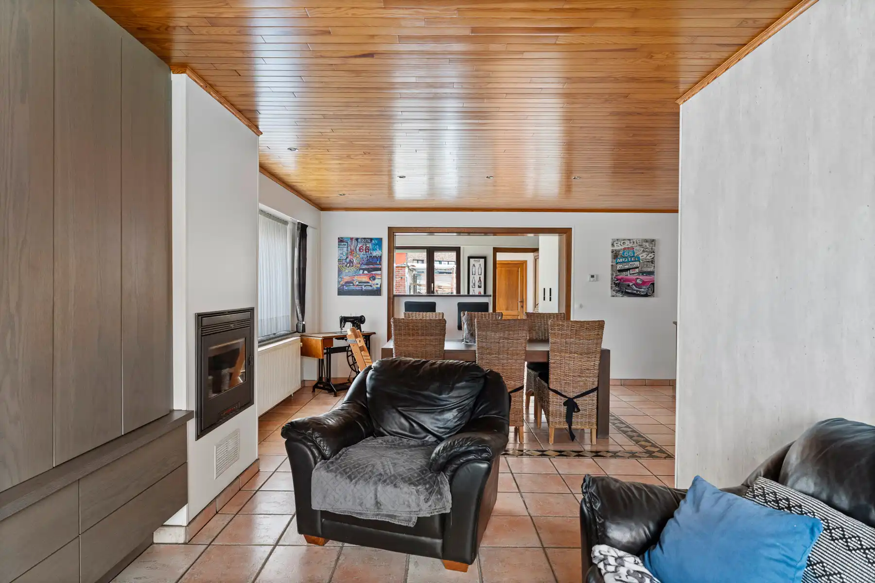 Lichtrijke woning met ruime indeling en sterk potentieel foto 4