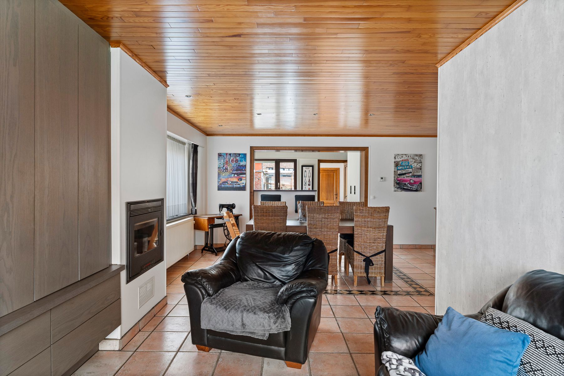 Lichtrijke woning met ruime indeling en sterk potentieel foto 4