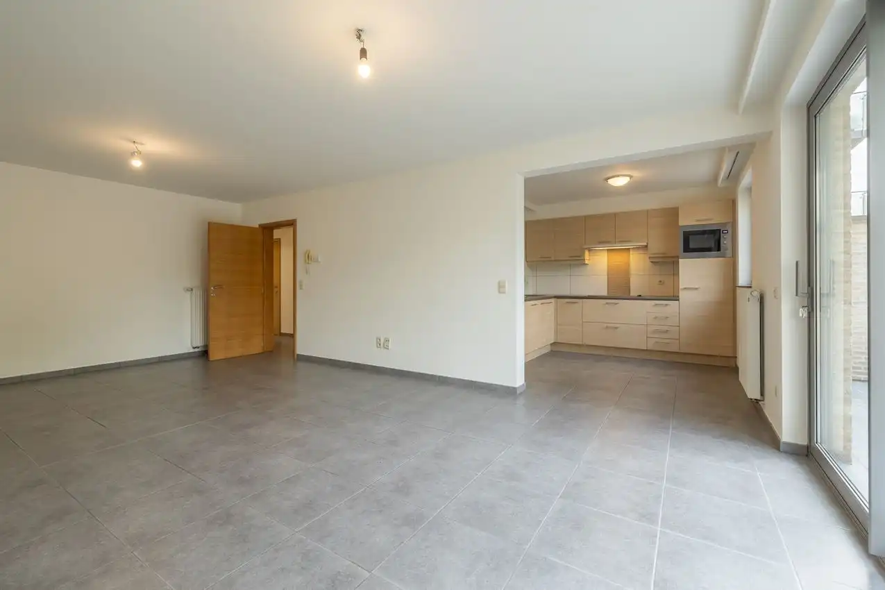 Gelijkvloers appartement met 2 slpk., terras en garagebox foto 3