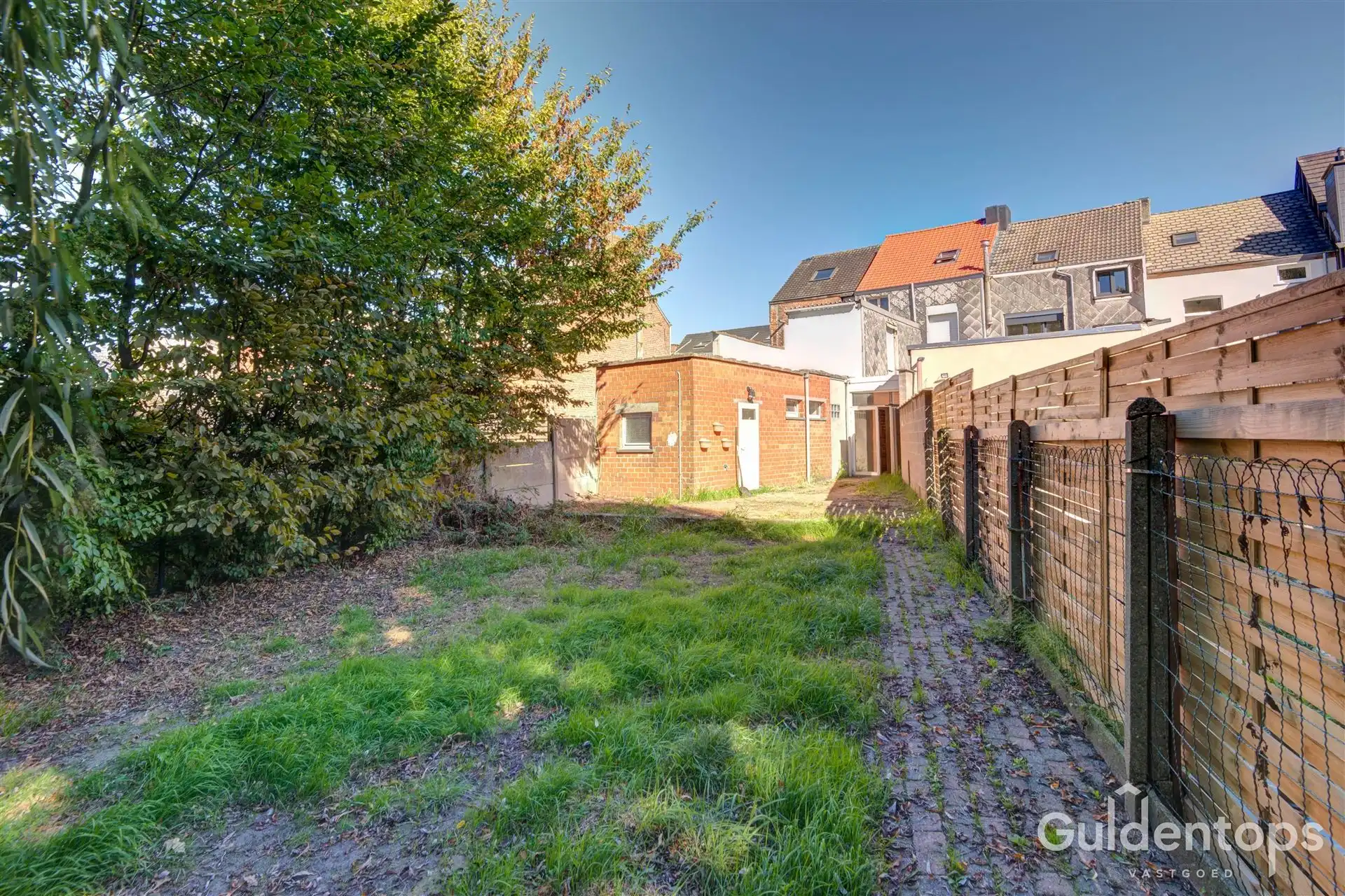 Te renoveren gezinswoning met 3 slaapkamers en grote tuin. foto 22