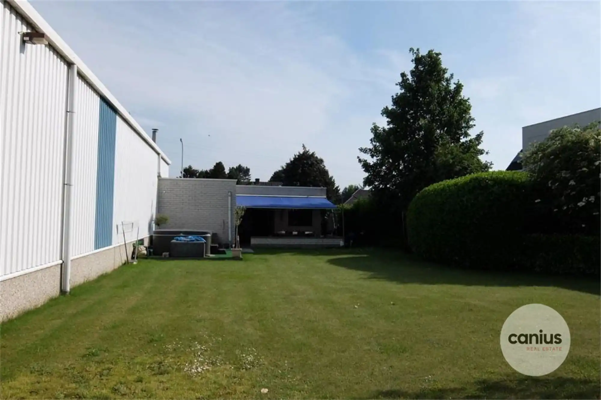 COMMERCIEEL GEBOUW MET MAGAZIJN EN WONING OP EEN ZICHTBARE LOCATIE  foto 26