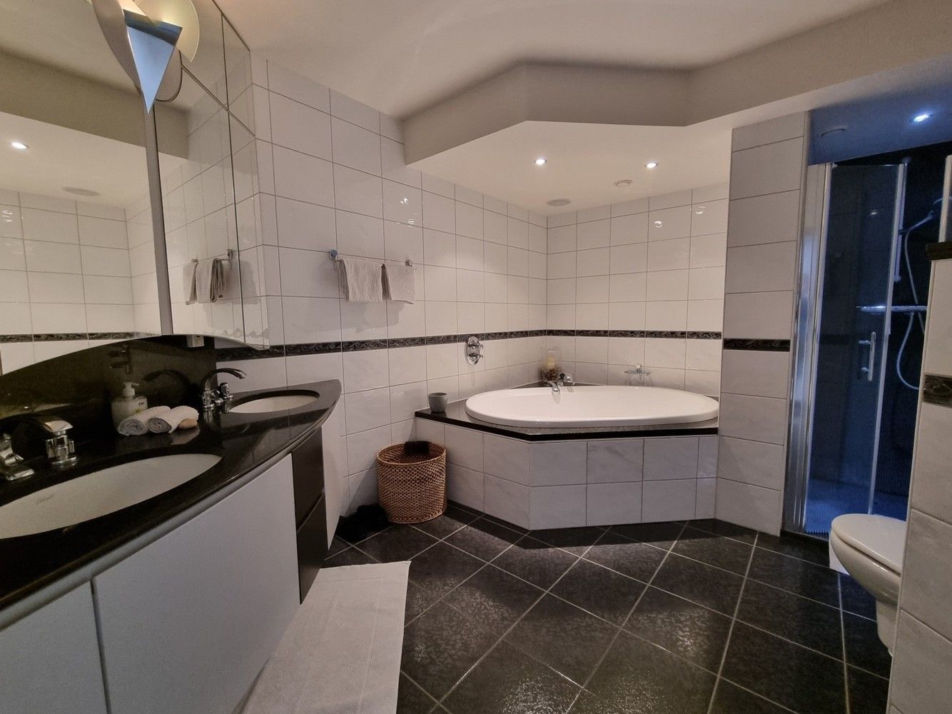 Uitstekend gelegen appartement met 3 slpks in het centrum van Zonhoven foto 14