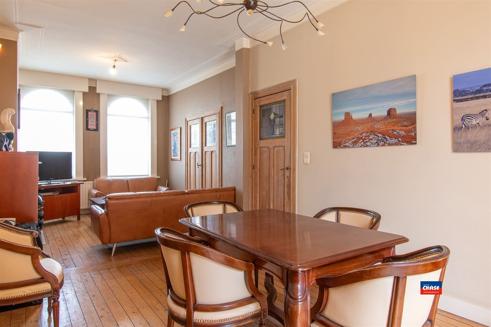 Karaktervolle burgerwoning met 4 ruime slaapkamers en stadstuin foto 2