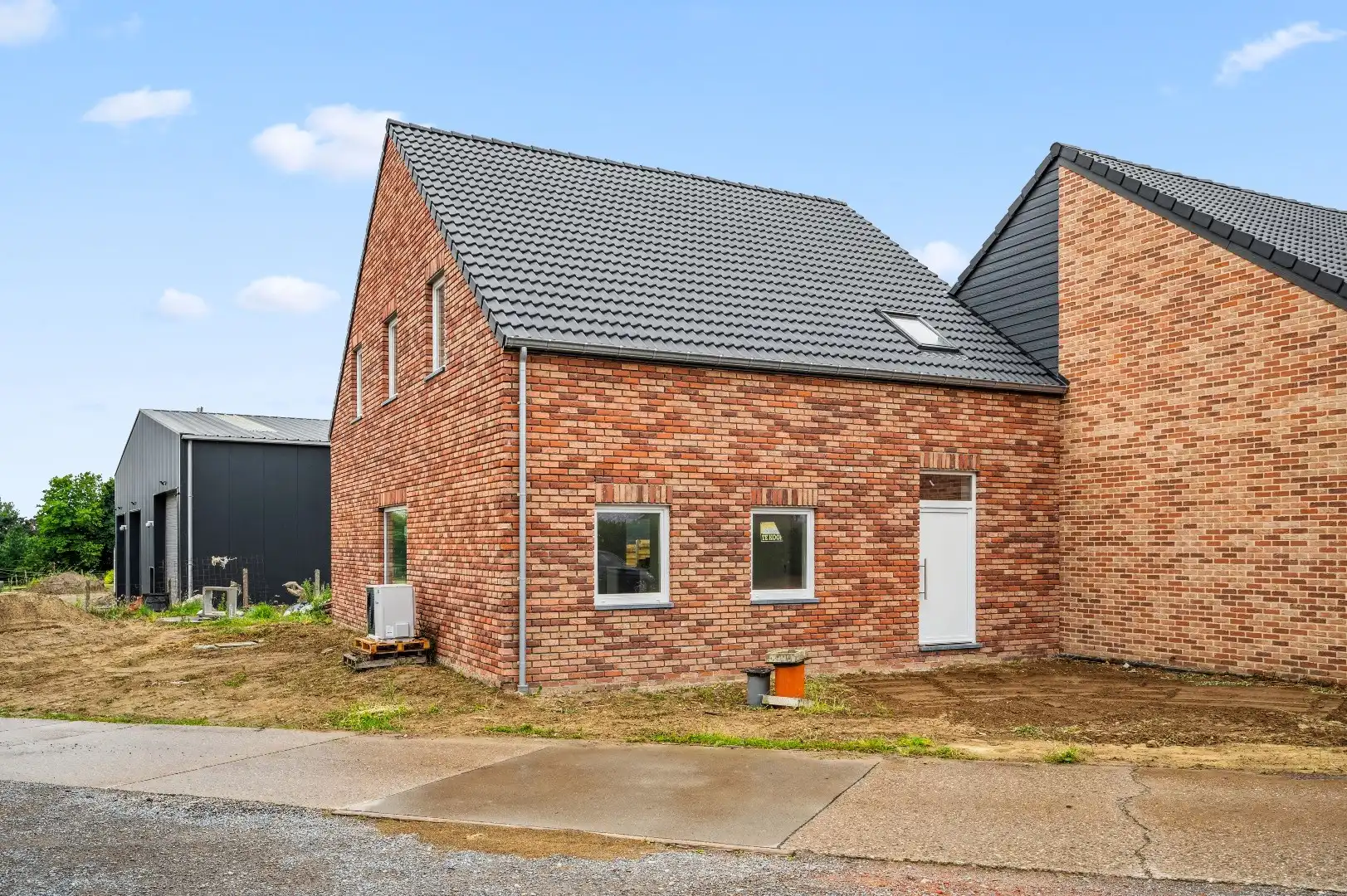 Instapklare nieuwbouw in het rustige en groene Kortenaken foto {{pictureIndex}}