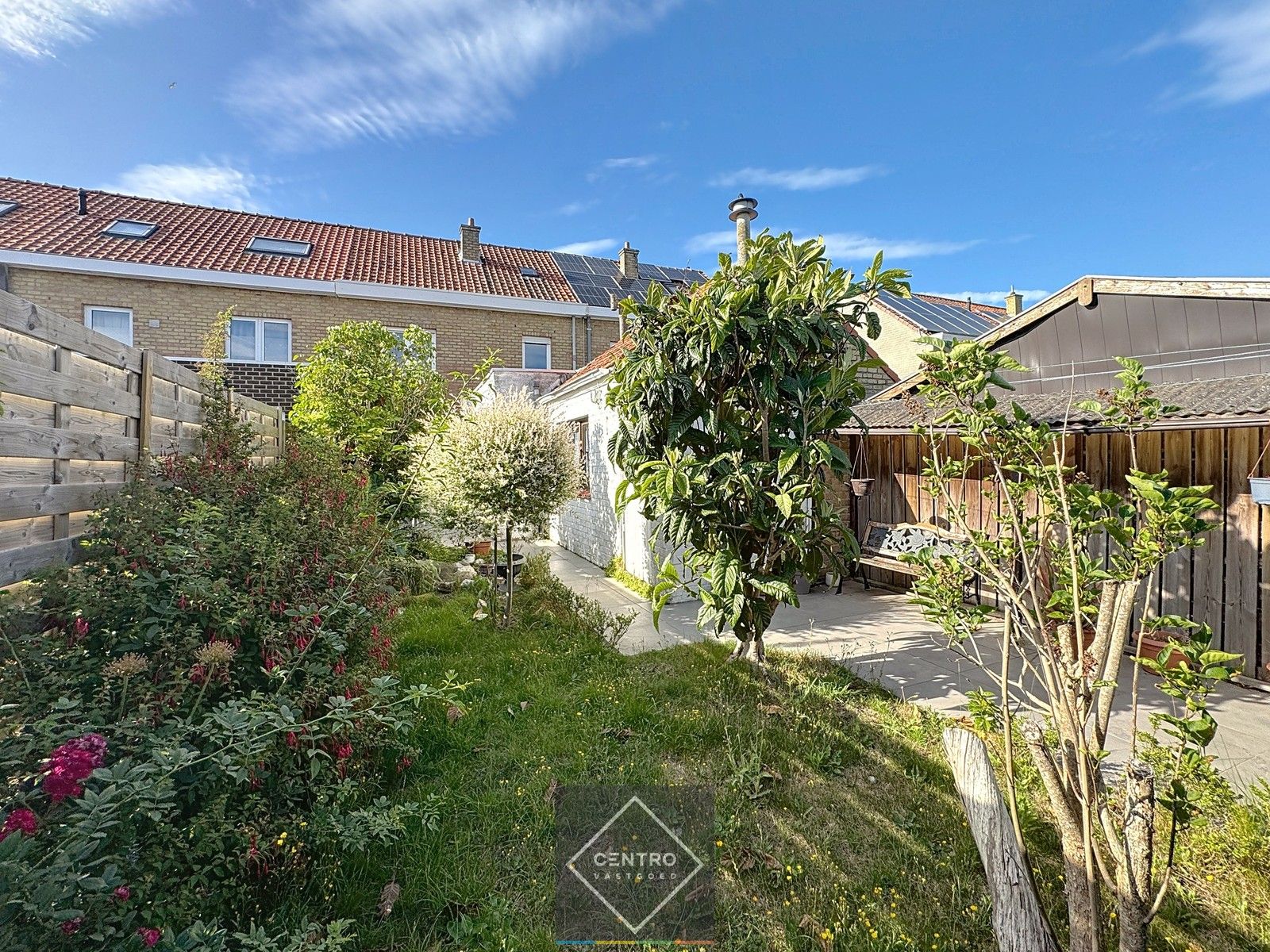 Hoofdfoto van de publicatie: Woning met 3 slpks, GARAGE en tuin met UITWEG achteraan te Uitkerke!