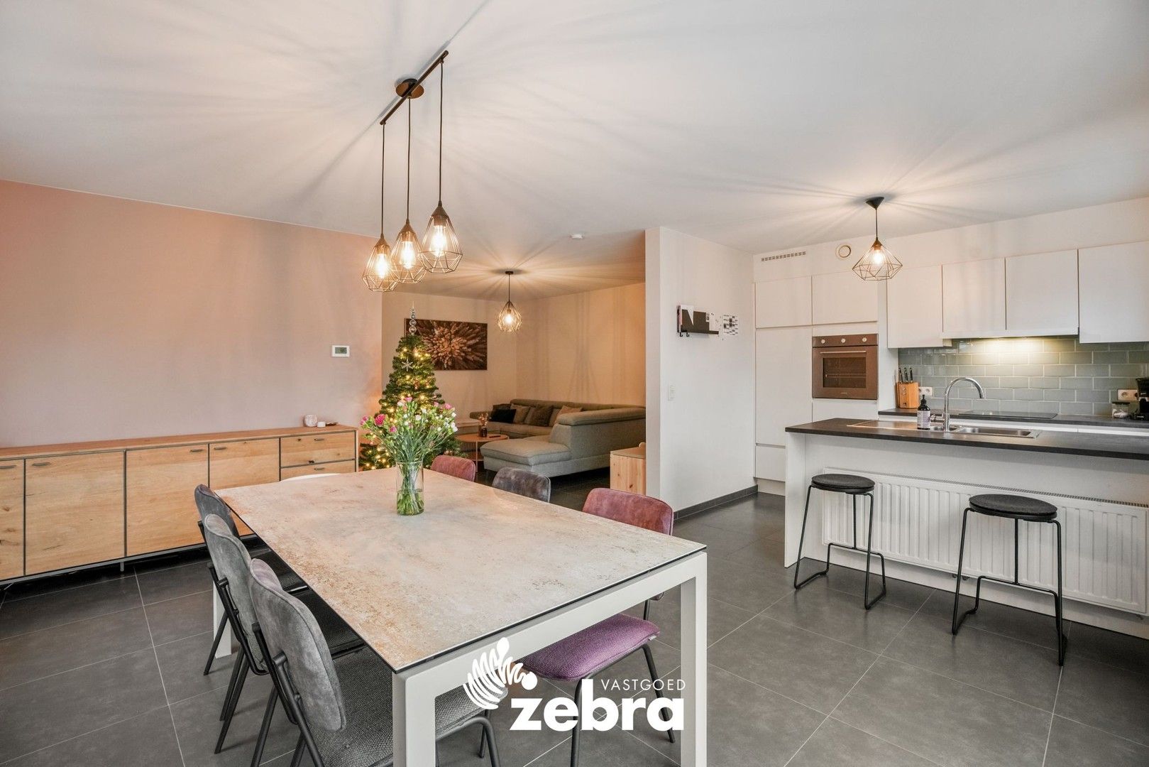 Ruime en recente woning met vier slaapkamers te Gijverinckhove! foto 8