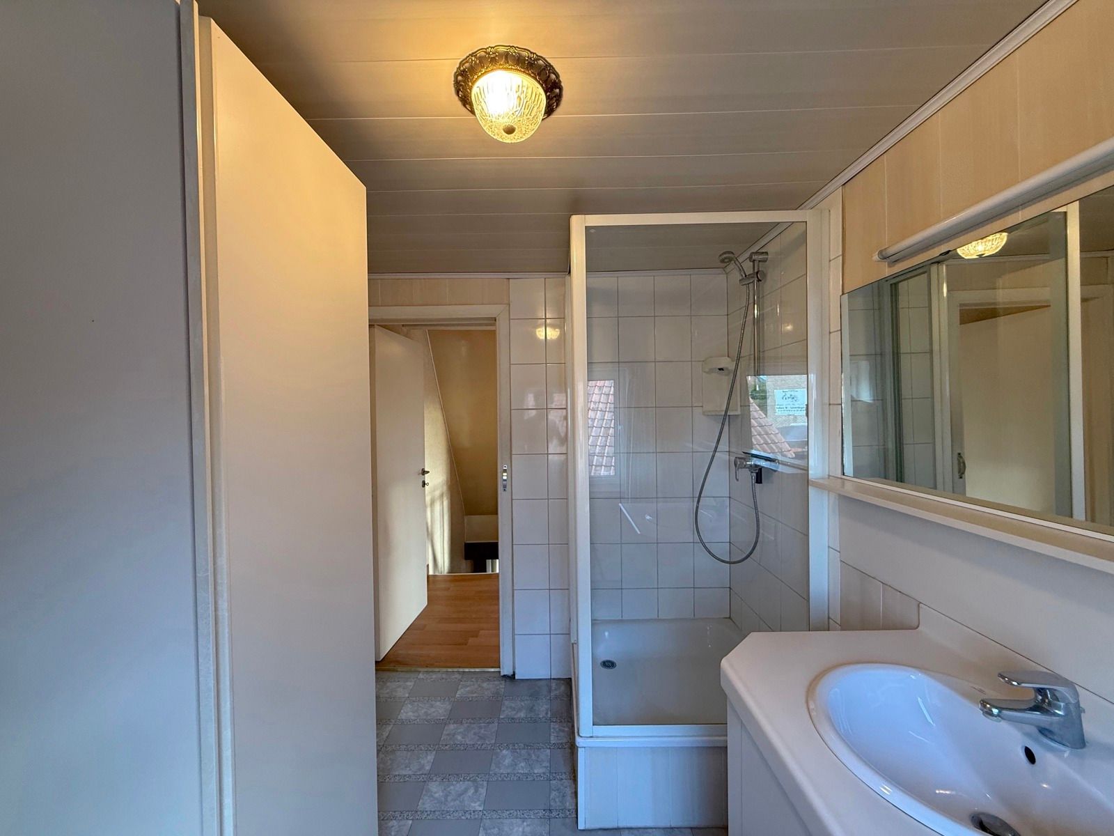 Half open woning met 4 slaapkamers, tuin en garage foto 14