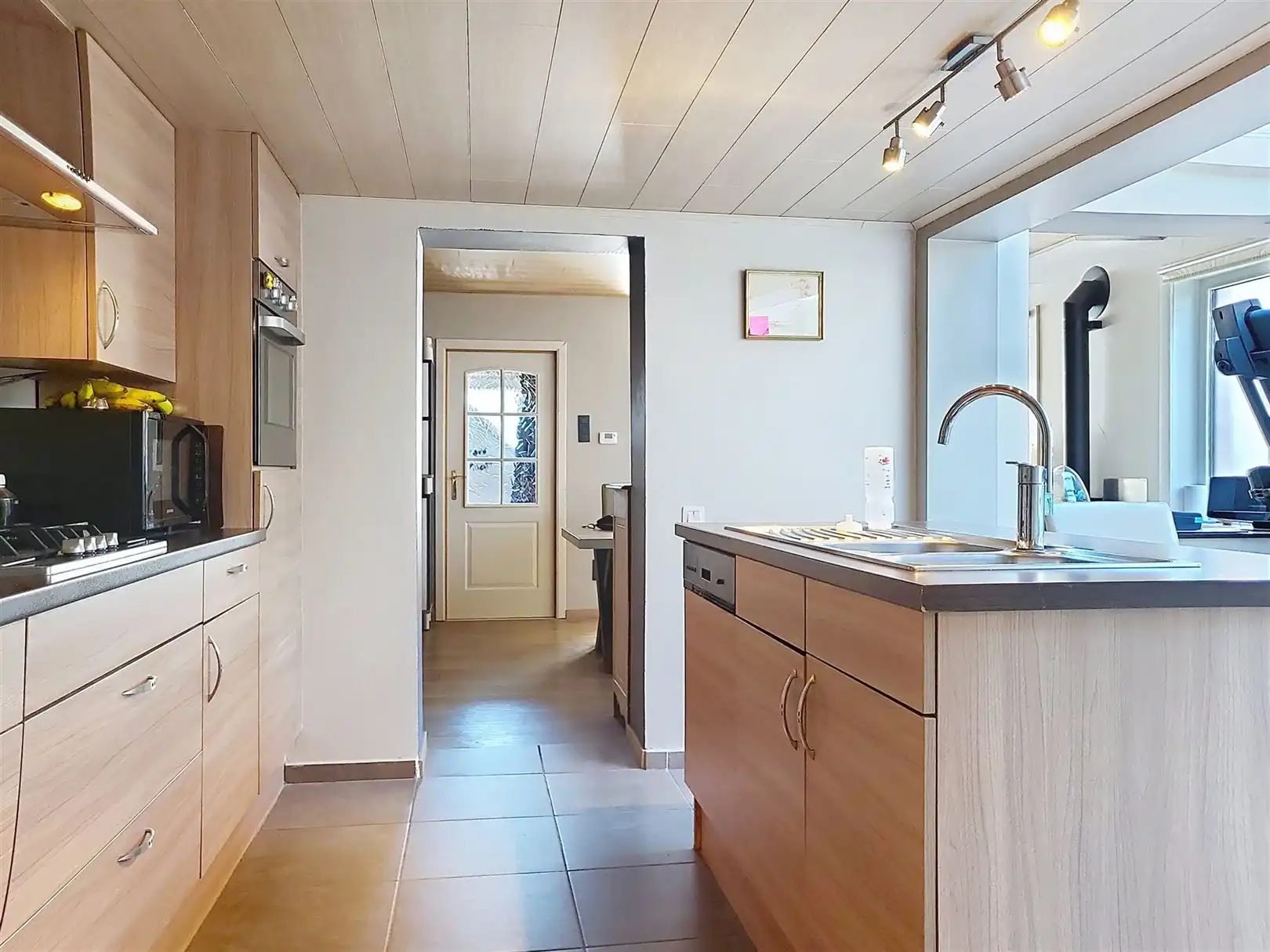 woning met 4 slaapkamers en eigen staanplaats ! foto 2