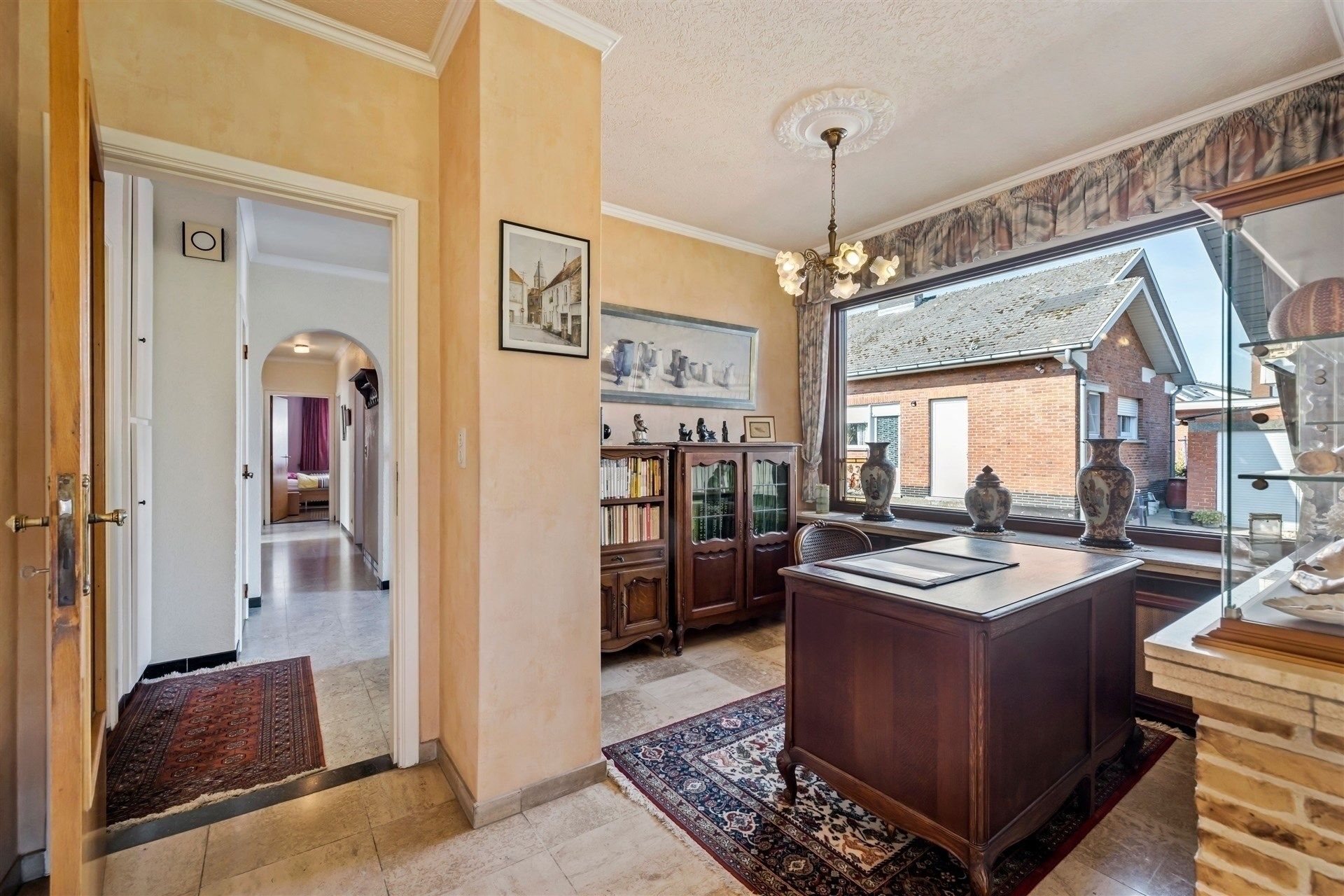 Uitstekend gelegen gezinswoning (type bungalow) met 4 slaapkamers, garage en een aangename tuin (1.067m²) foto 8