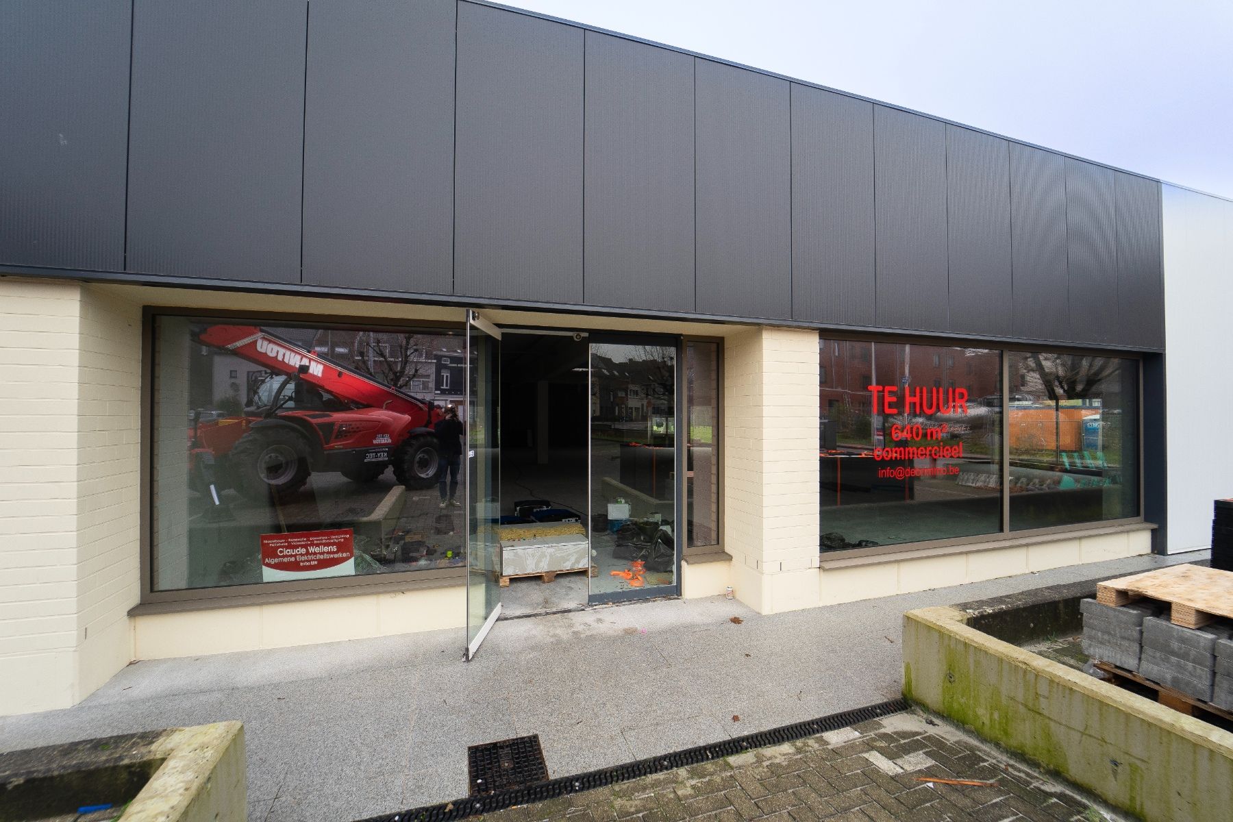 Winkelruimte te huur op goede locatie foto 2