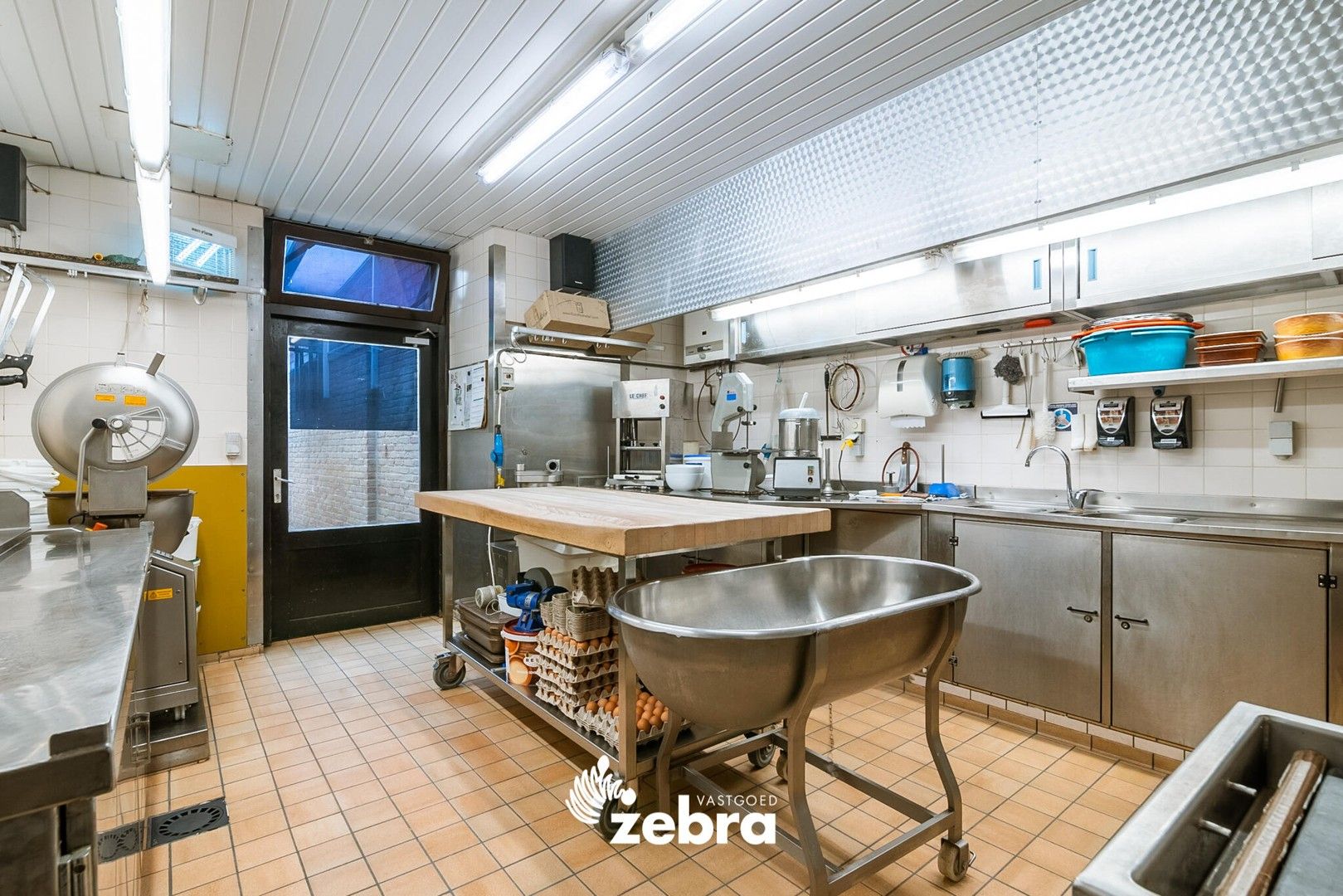Uitgebreid handelspand met woonst in het hart van Tielt! foto 7