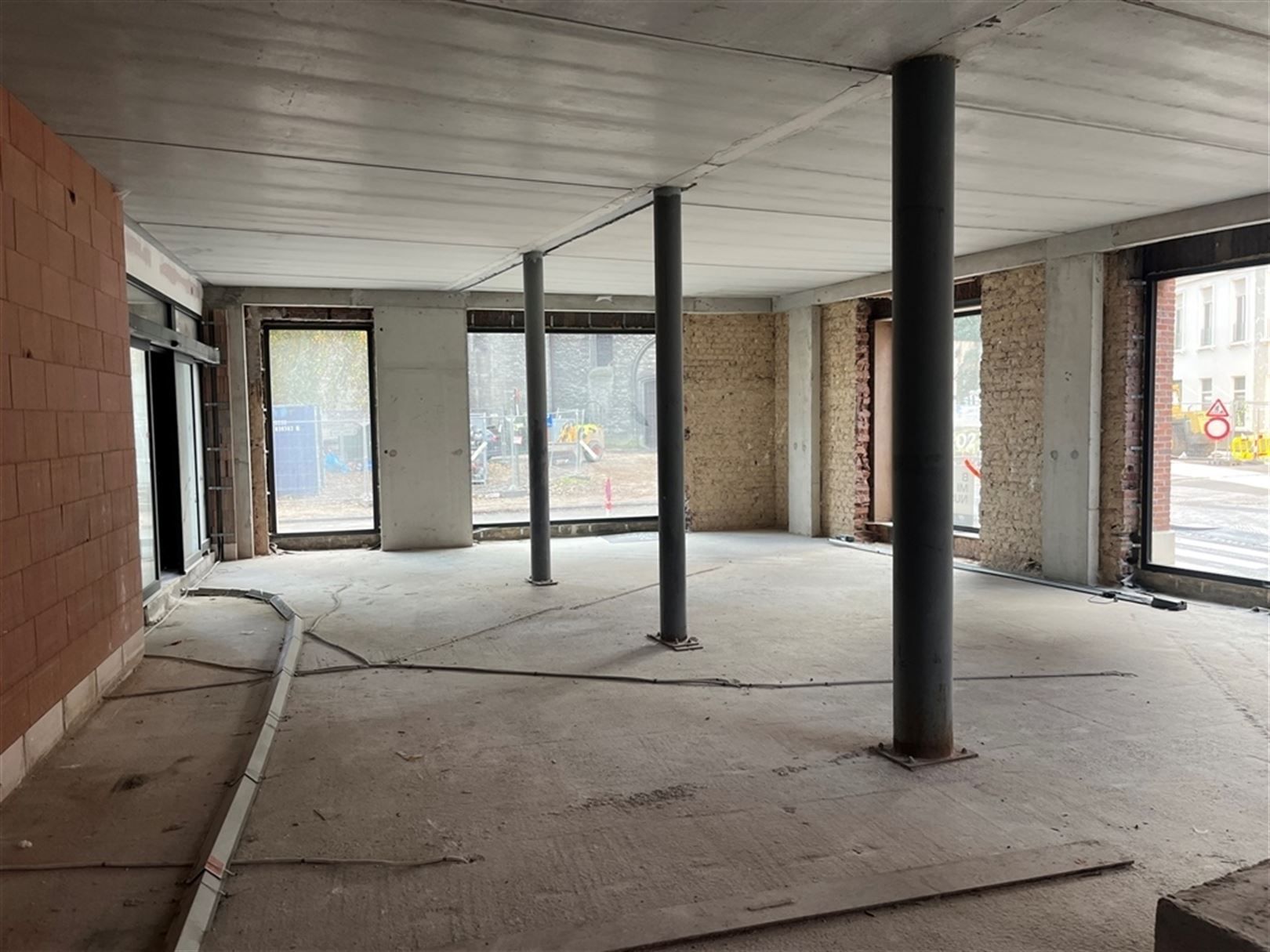 Volledig kantoorgebouw te koop of te huur foto 12