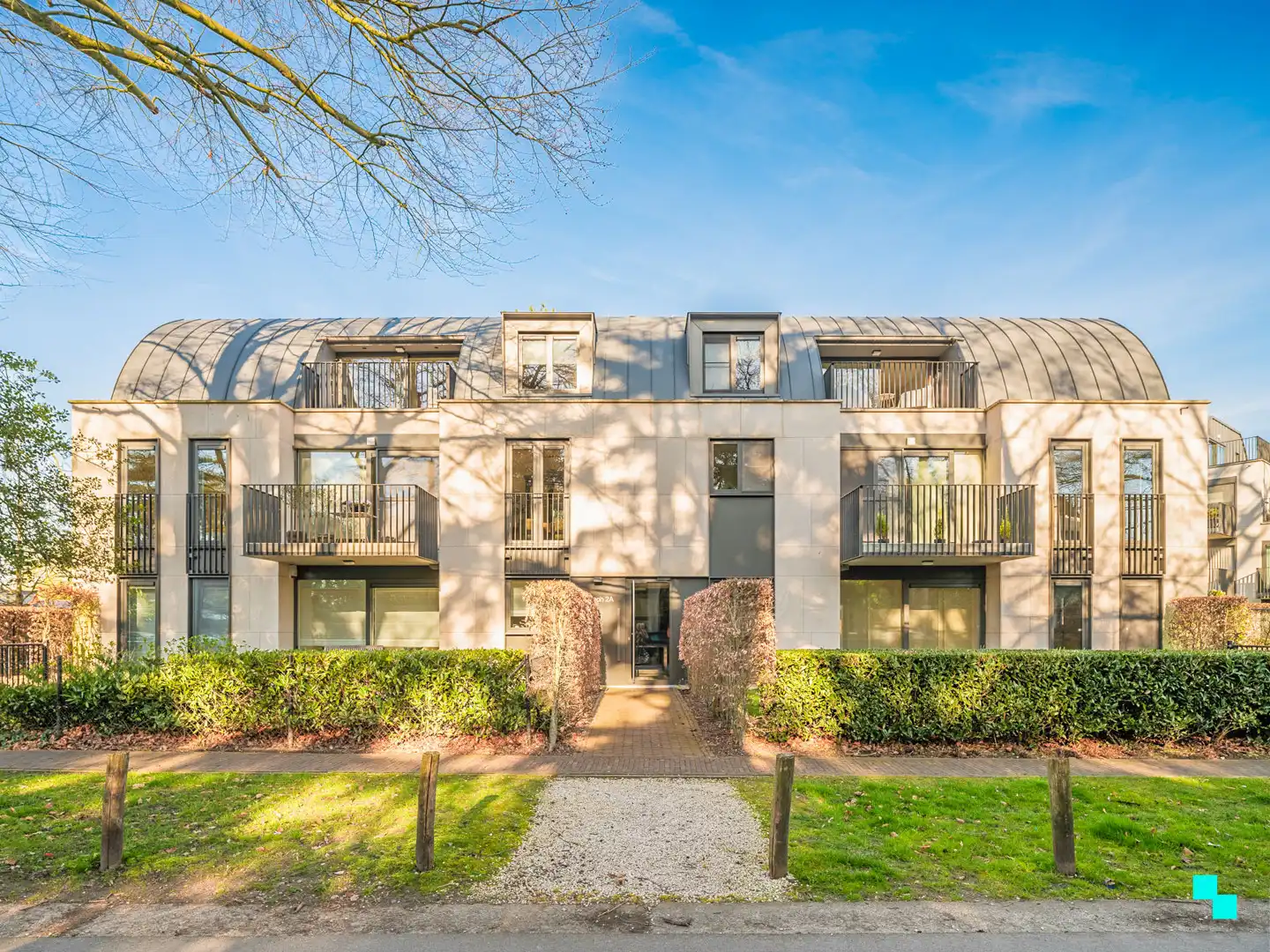 Stijlvol gelijkvloers appartement in zeer groene omgeving foto {{pictureIndex}}