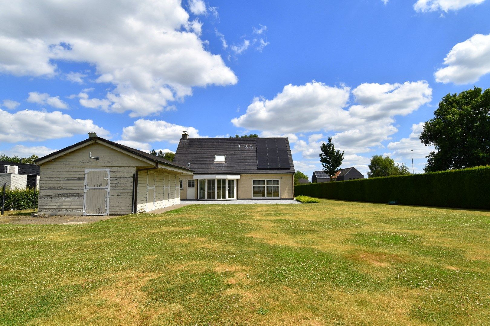 Exclusieve woning met 4 slaapkamers gelegen op een prachtig perceel van bijna 2.400 m² foto 18