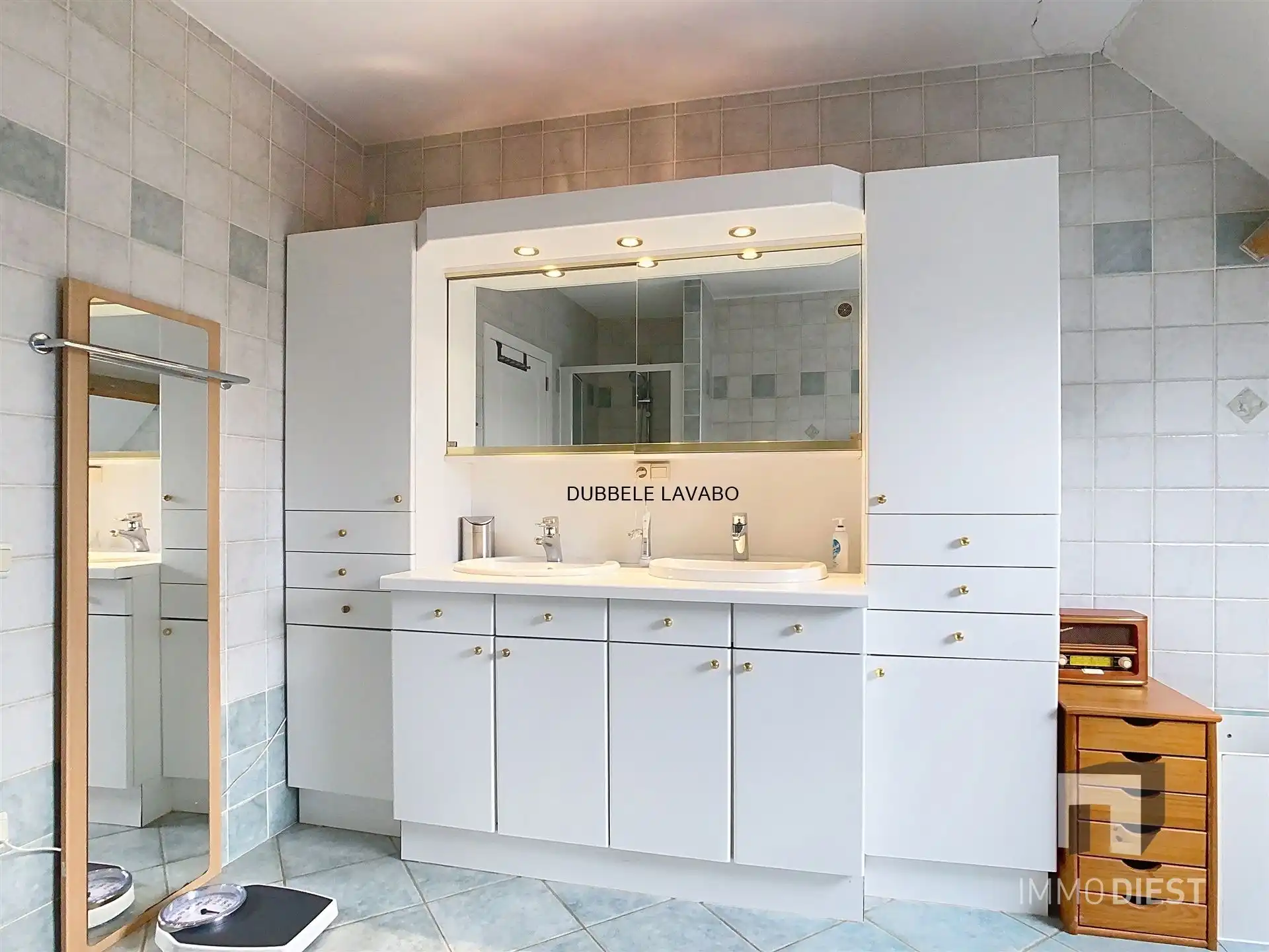 Woning met 4 slpks in residentiële wijk foto 18