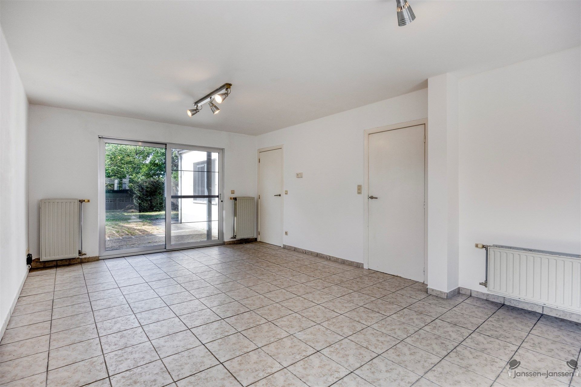 TE HUUR - Rustig gelegen gelijkvloers appartement met tuin te Leopoldsburg foto 5