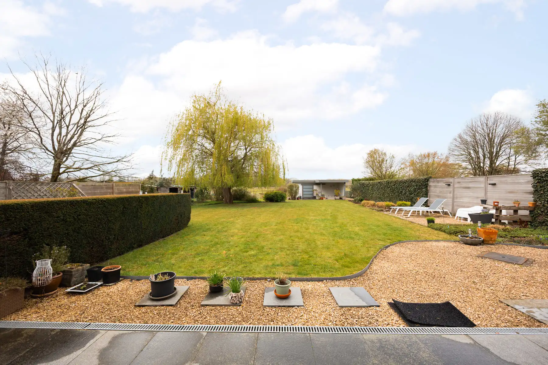 Ruime, instapklare woning met mooie tuin in groene omgeving foto 25