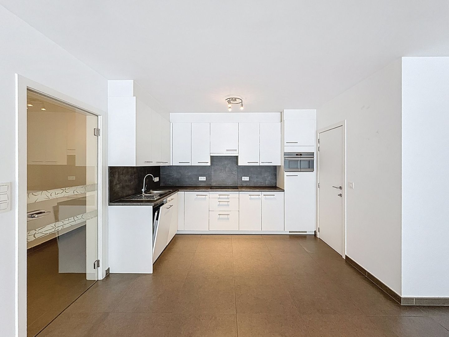 Centraal gelegen appartement met 2 slaapkamers te Nieuwpoort-Stad. foto 3