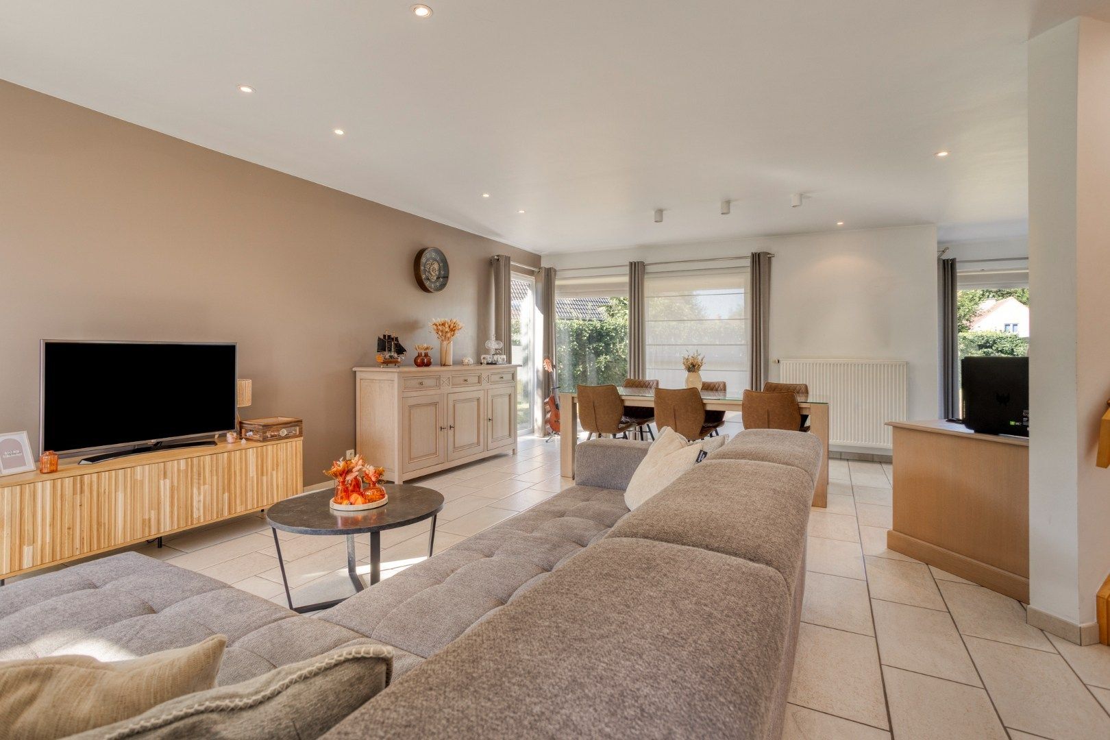 Prachtige open bebouwing met 3 slaapkamers in een rustige buurt! foto 5