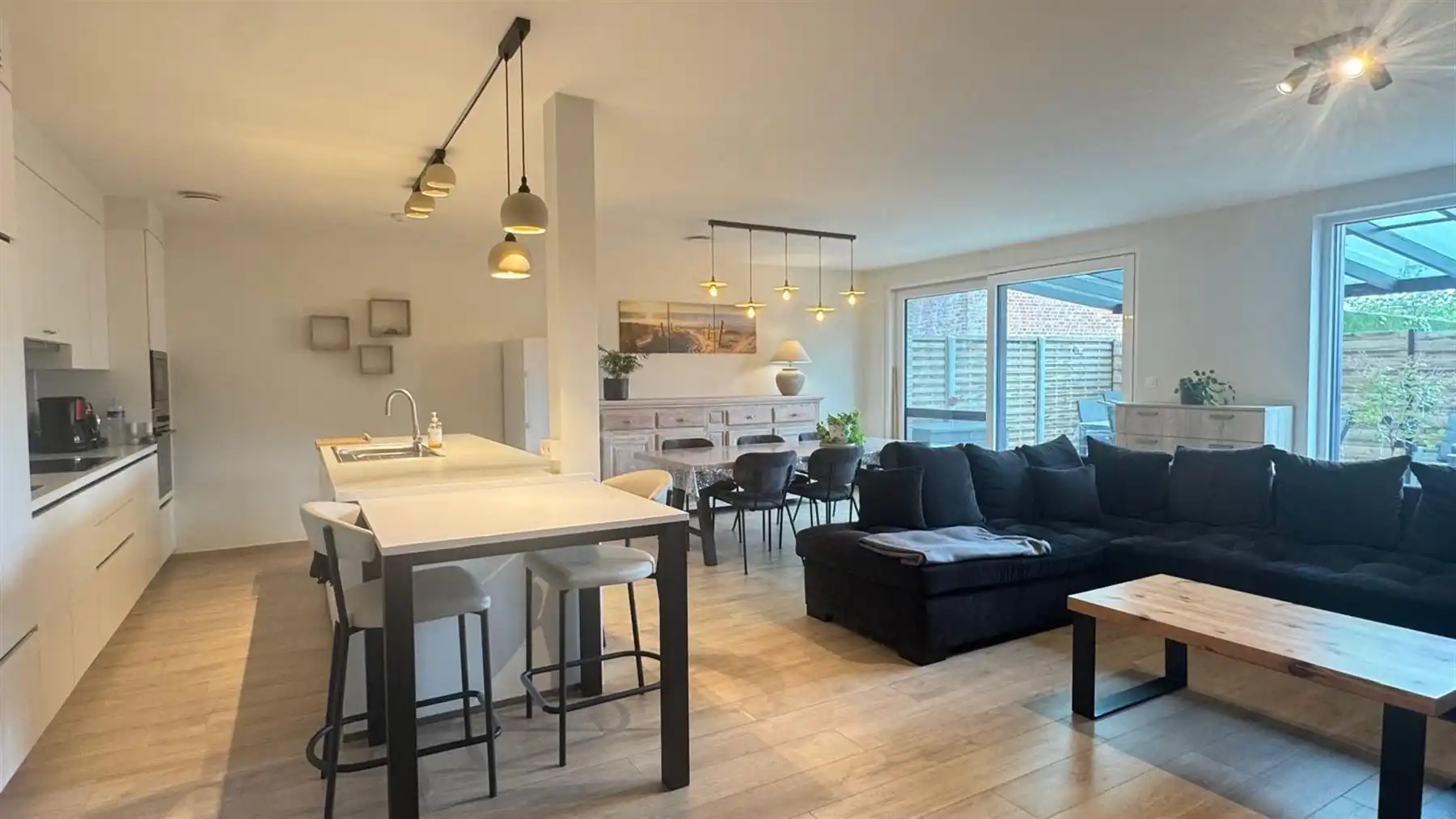 INSTAPKLAAR APPARTEMENT MET DRIE SLAAPKAMERS foto 2