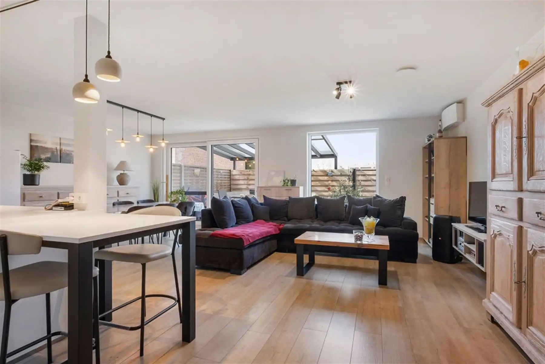 INSTAPKLAAR APPARTEMET MET DRIE SLAAPKAMERS foto 2