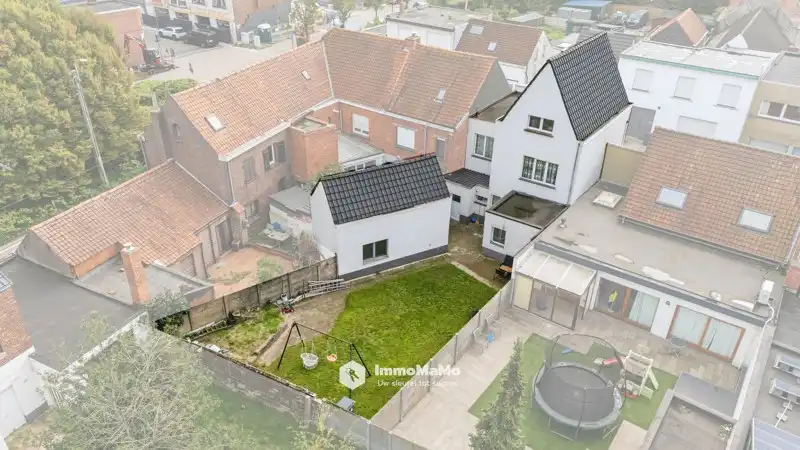 WONING MET 4 SLAAPKAMERS TE KOOP IN ZELZATE foto {{pictureIndex}}