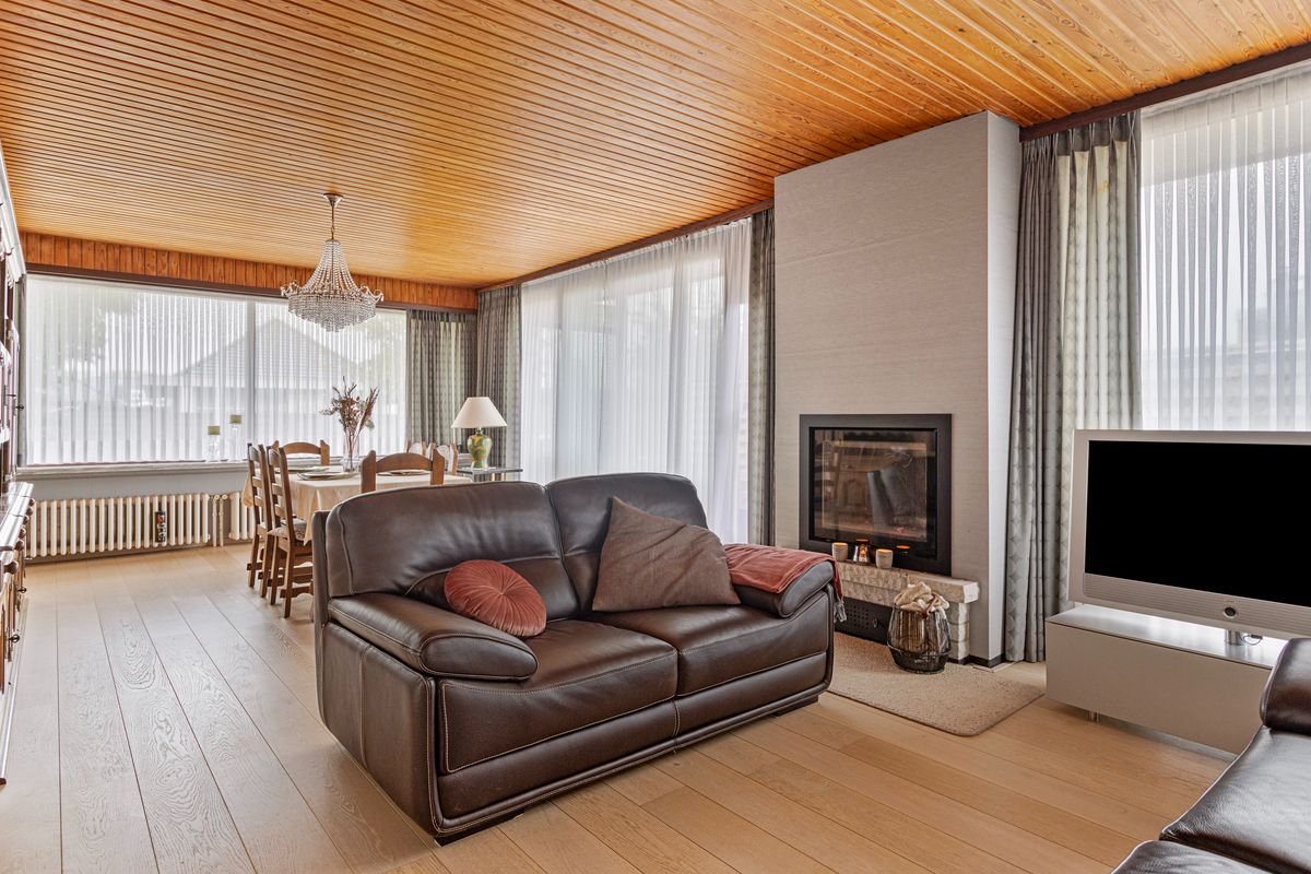 TE RENOVEREN BUNGALOW IN een RUSTIGE WOONWIJK MET MOOIE WOONVOLUMES foto 3