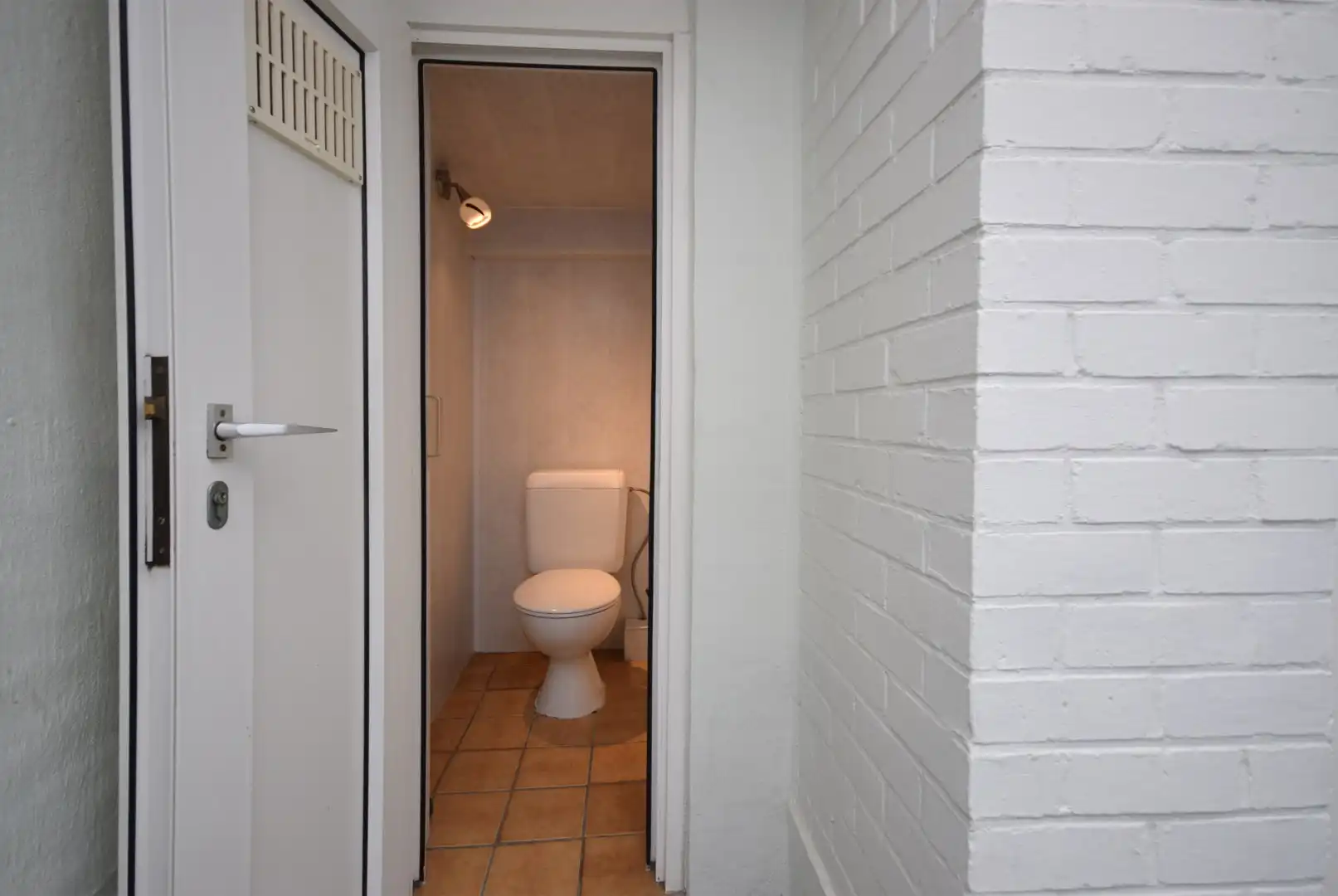 Verzorgde rijwoning in het centrum van Roeselare foto 11