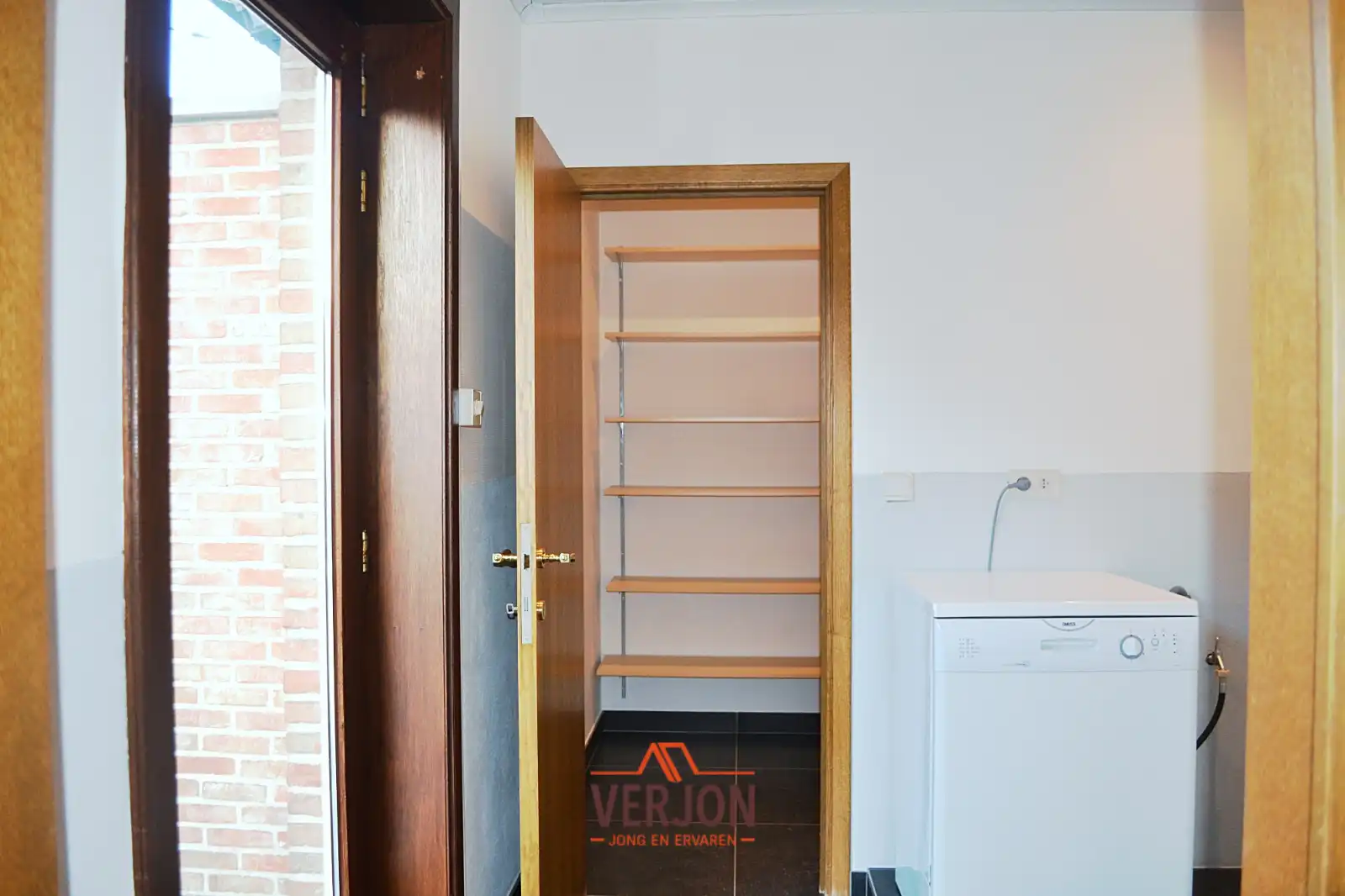 Villa met 4 slaapkamers en dubbele garage in een doodlopende straat te koop in Izegem! foto 9