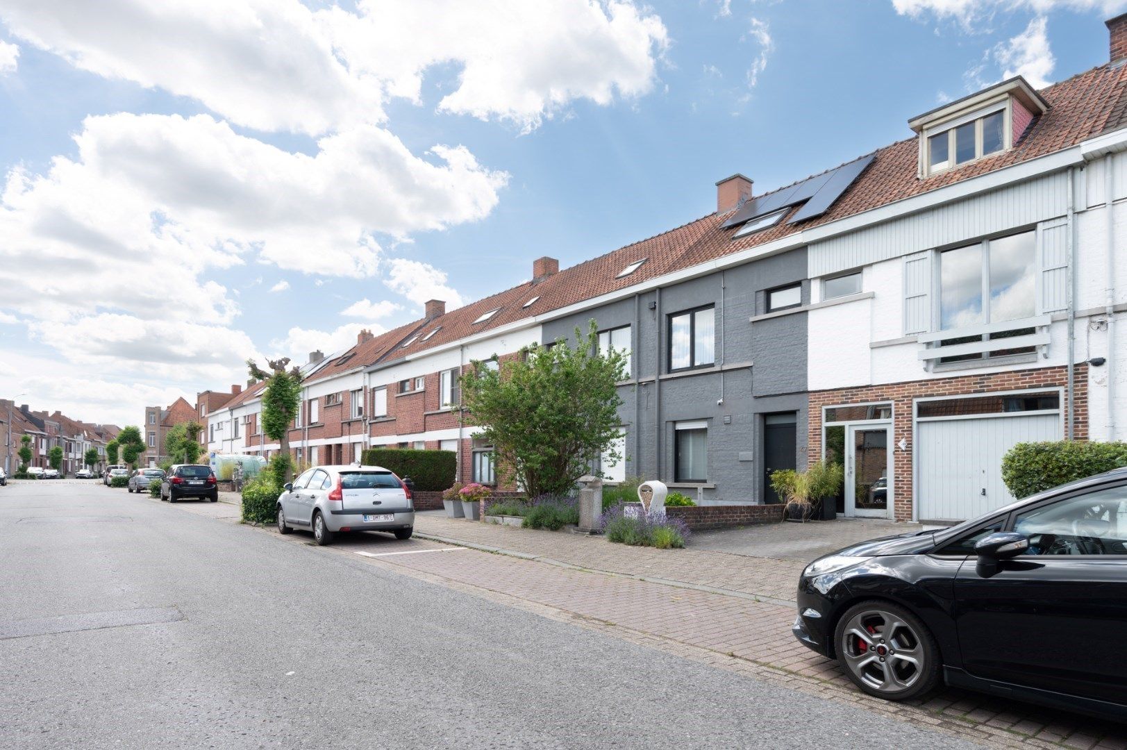 Gesloten bebouwing met stadstuin, oprit, garage en 4 kamers foto 4