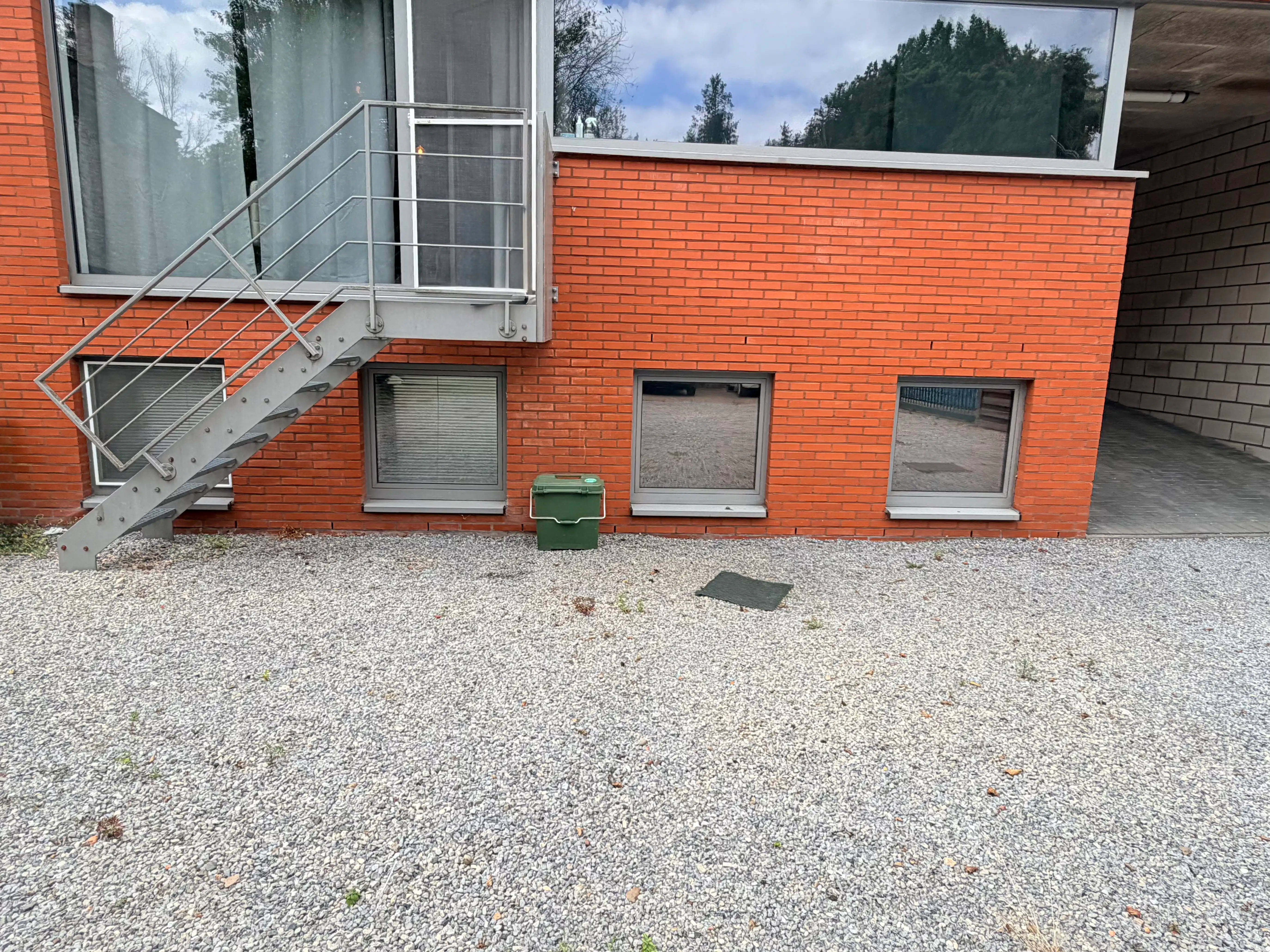 Genk, Vennestraat 387 bus 1: Gezellige duplex met 2 slaapkamers, een bureau en kelderberging. foto 11