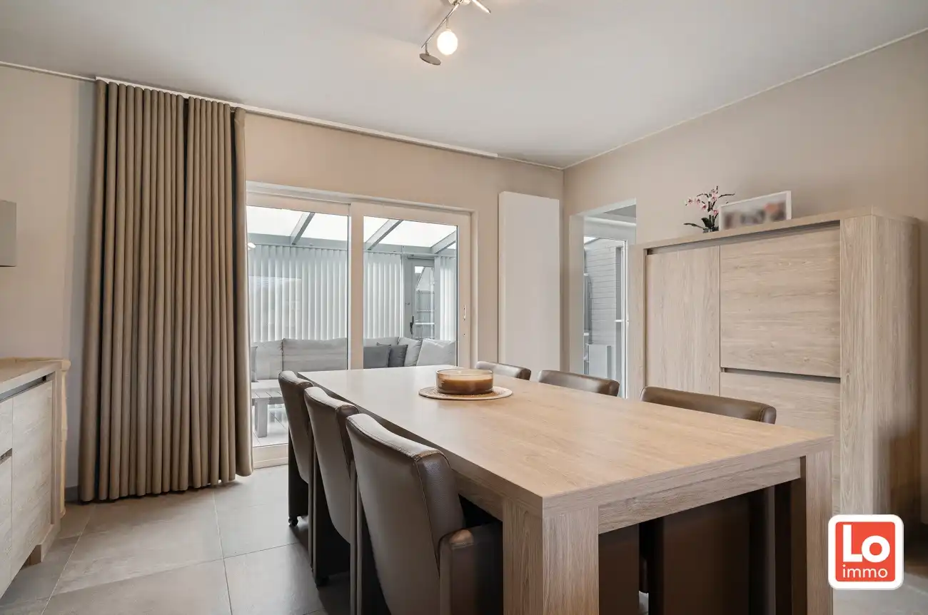 VERKOCHT!! Instapklare halfopen woning met afzonderlijke garage (incl. laadunit) in het hart van Lochristi! foto 6