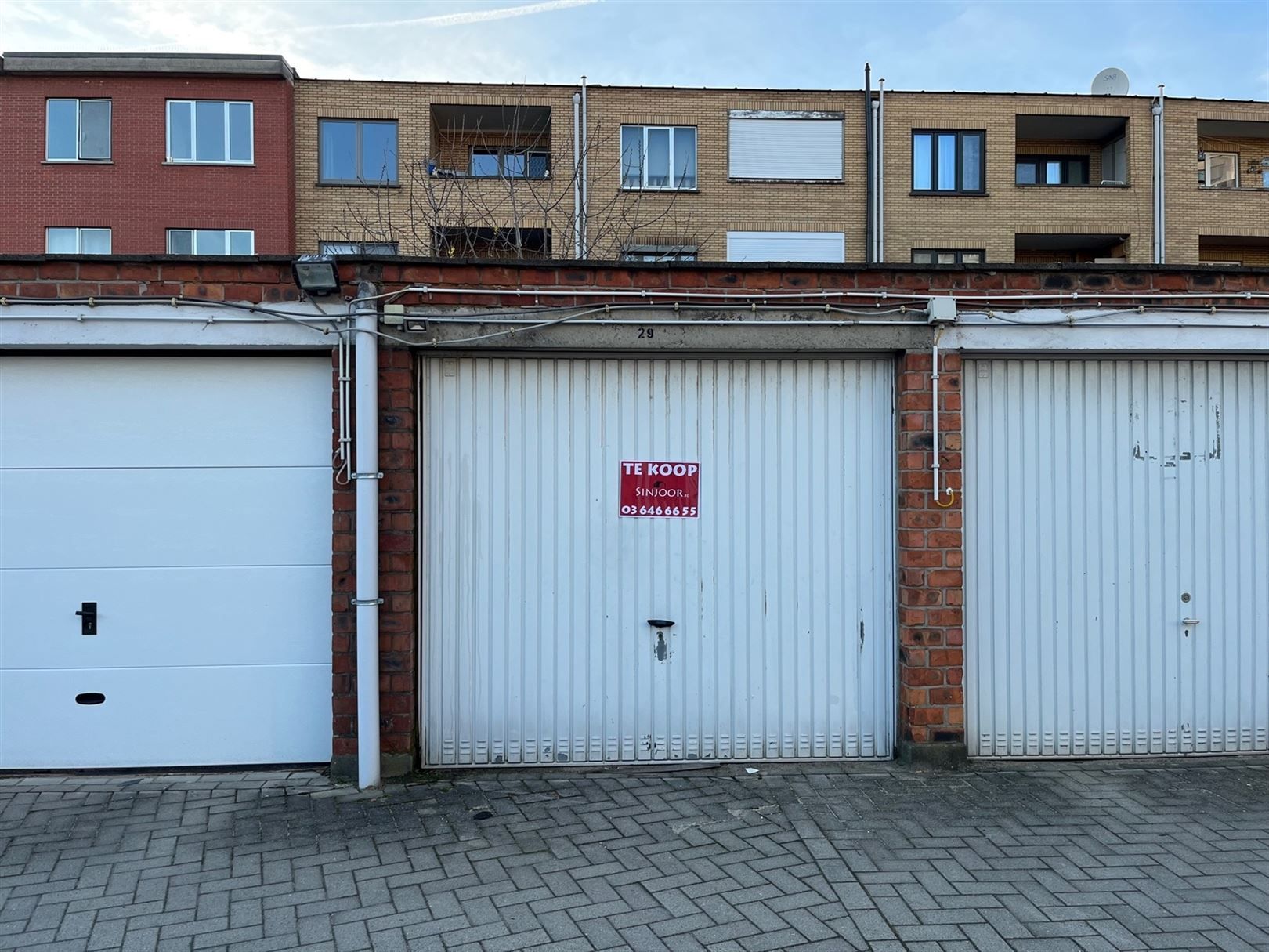 Garagebox in complex achter Victor Govaerslaan foto 2