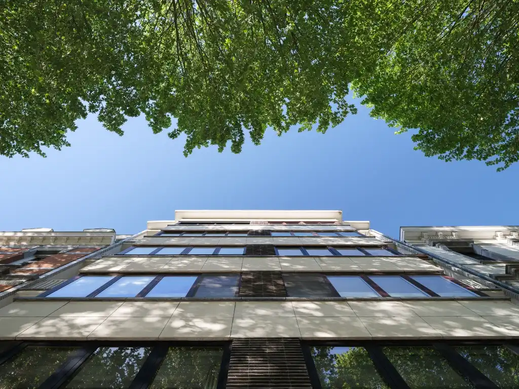 Smaakvol gerenoveerd 2-slaapkamer appartement met twee terrassen. foto 17