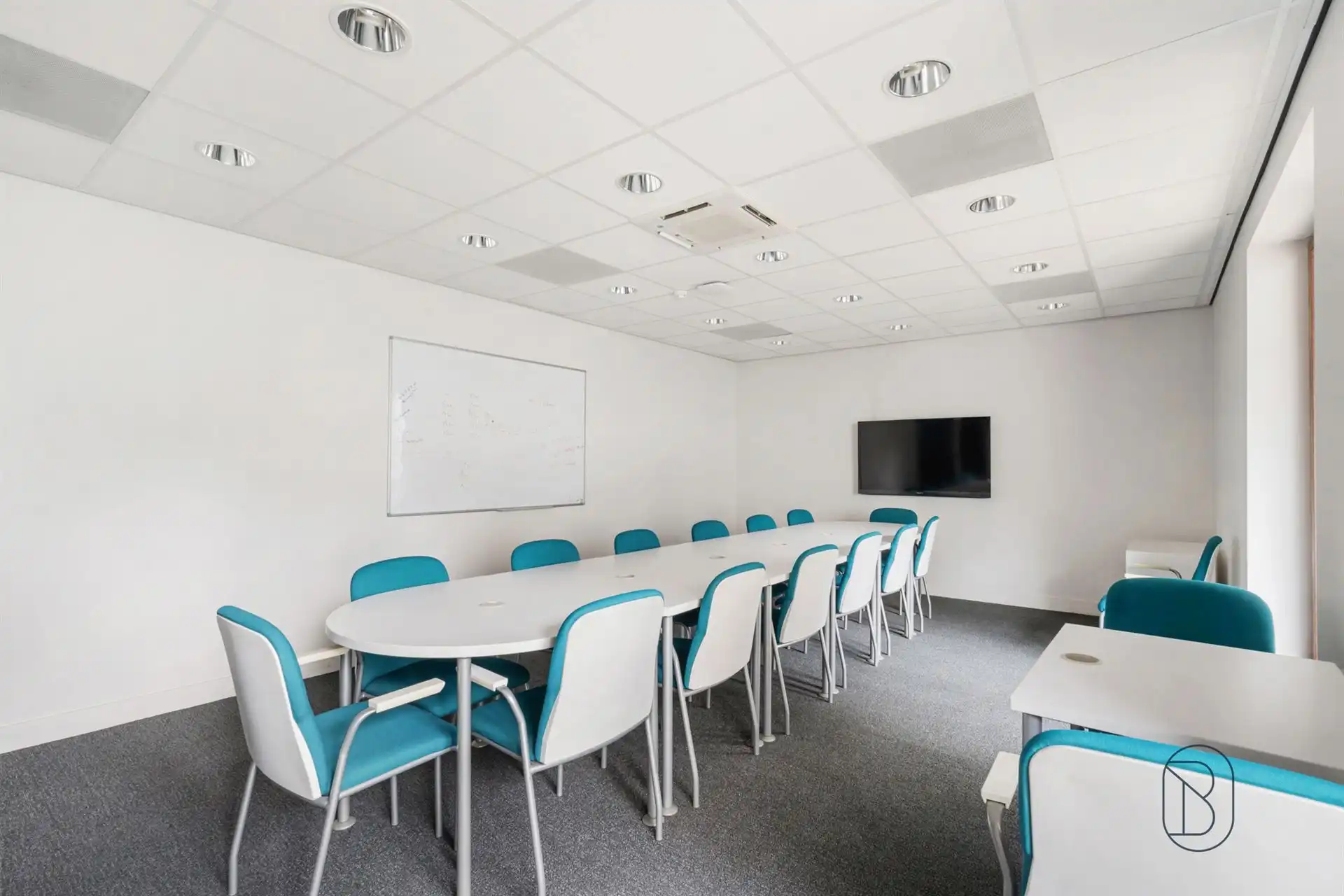Topgelegen kantoorruimte van 450m2, veel potentieel foto 14