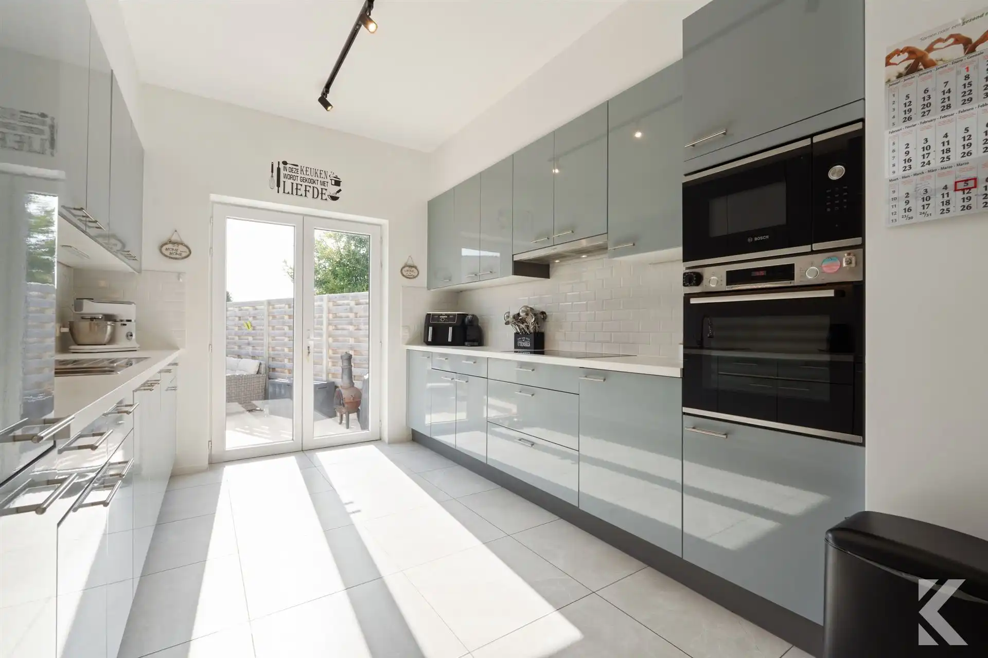 Gigantische, prachtig gerenoveerde woning met garage foto 4