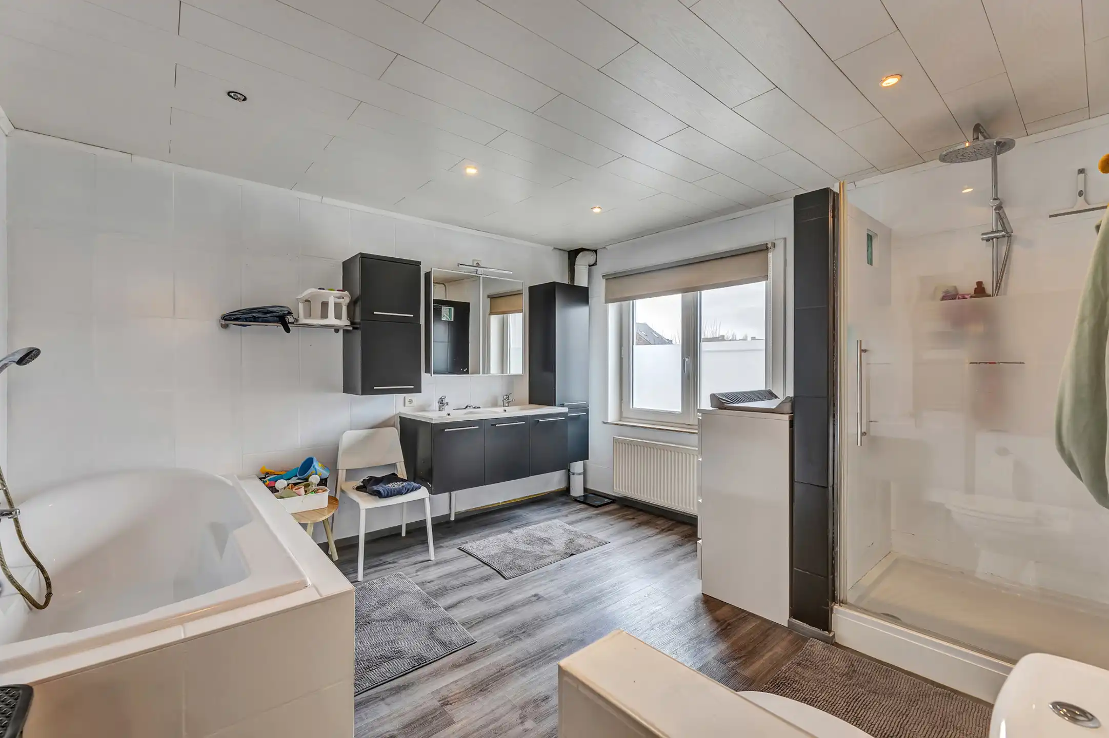 Prachtige instapklare woning met 3 slpks, tuin en garage foto 16