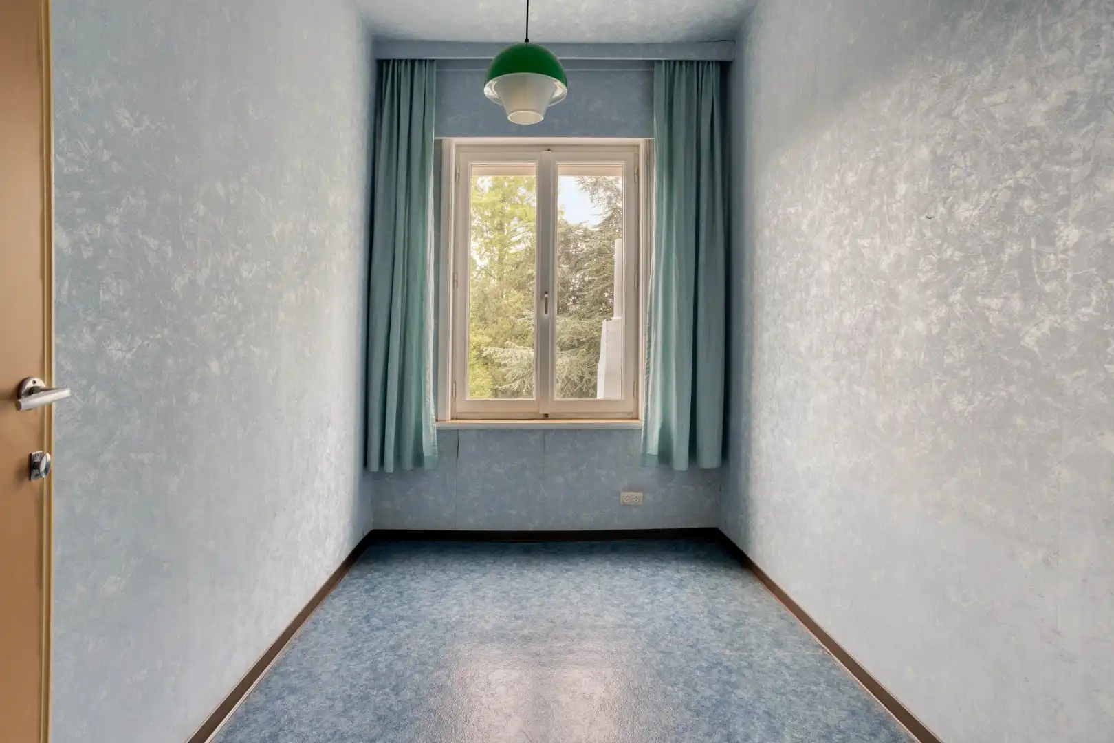 Te renoveren woning met tuin en garage in het centrum van Menen! foto 12