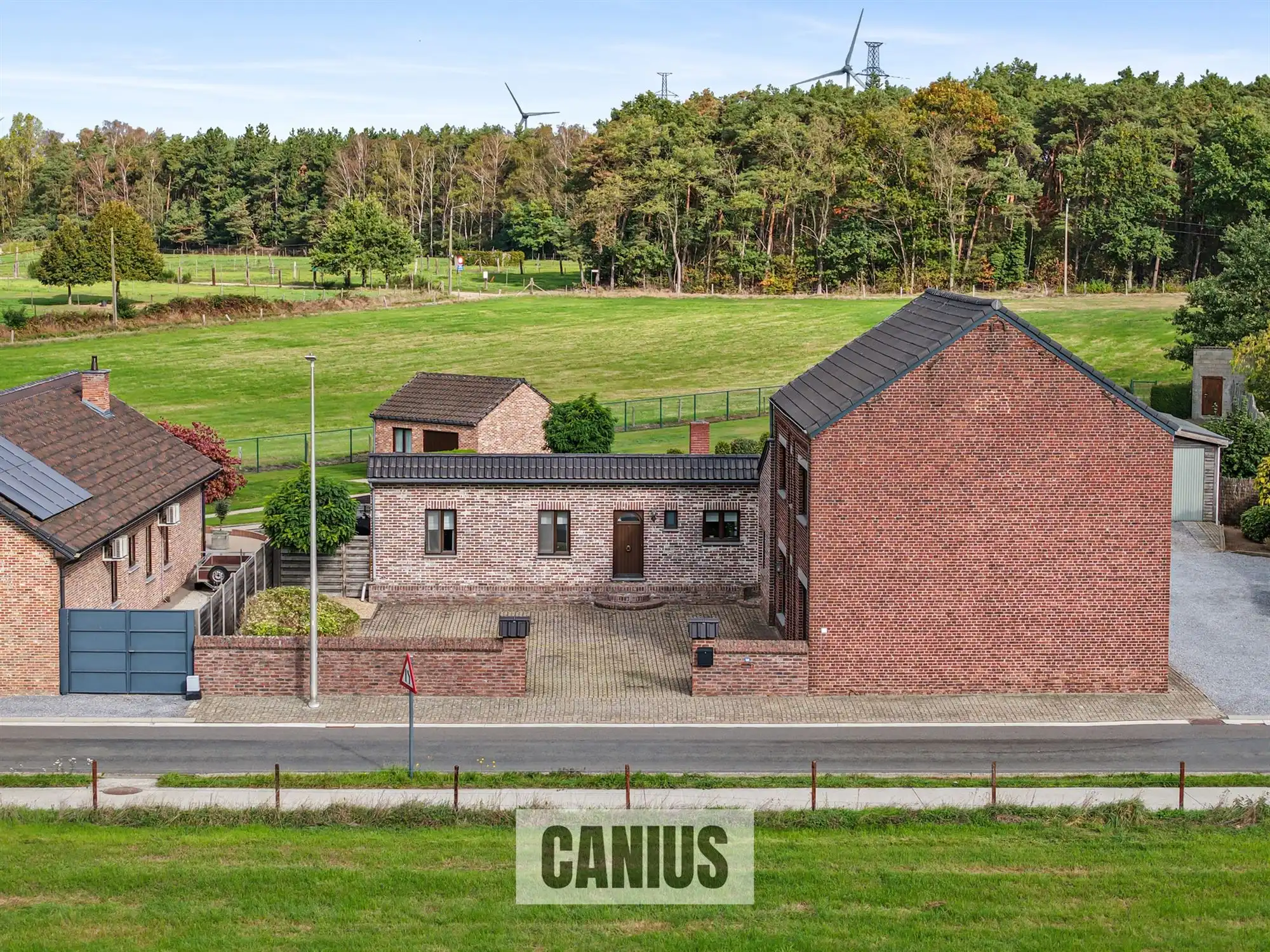 UNIEKE EIGENDOM MET 2 WOONHUIZEN TE KOOP IN BILZEN foto 37