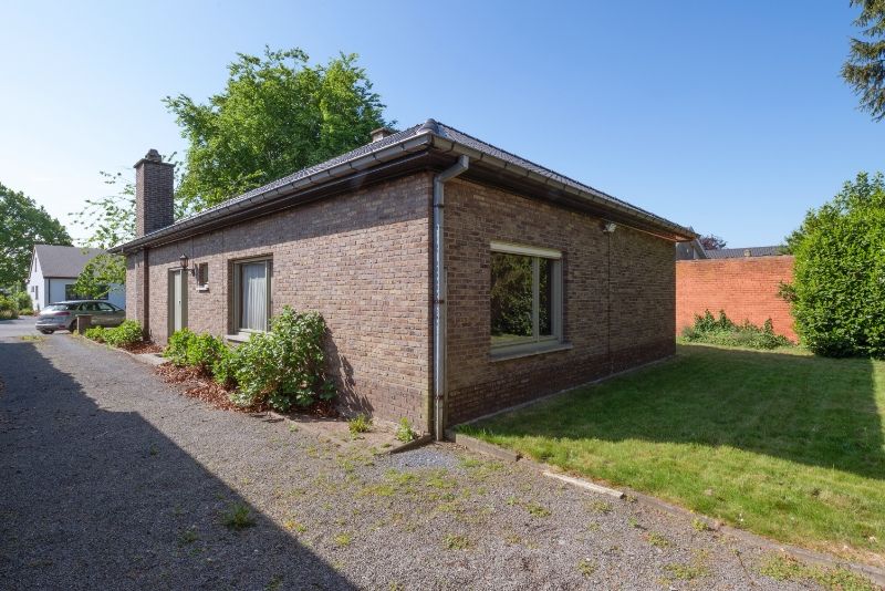 Op te frissen / te renoveren woning met tuin in residentiële buurt foto 22