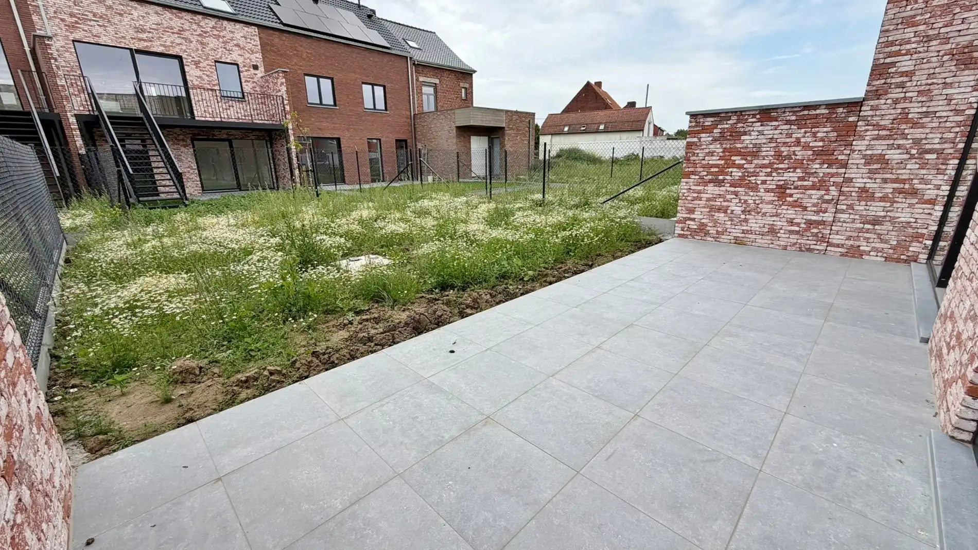 Energiezuinige instapklare rijwoning met garage en tuin, rustig en heel centraal gelegen ( 6% BTW )  foto 5